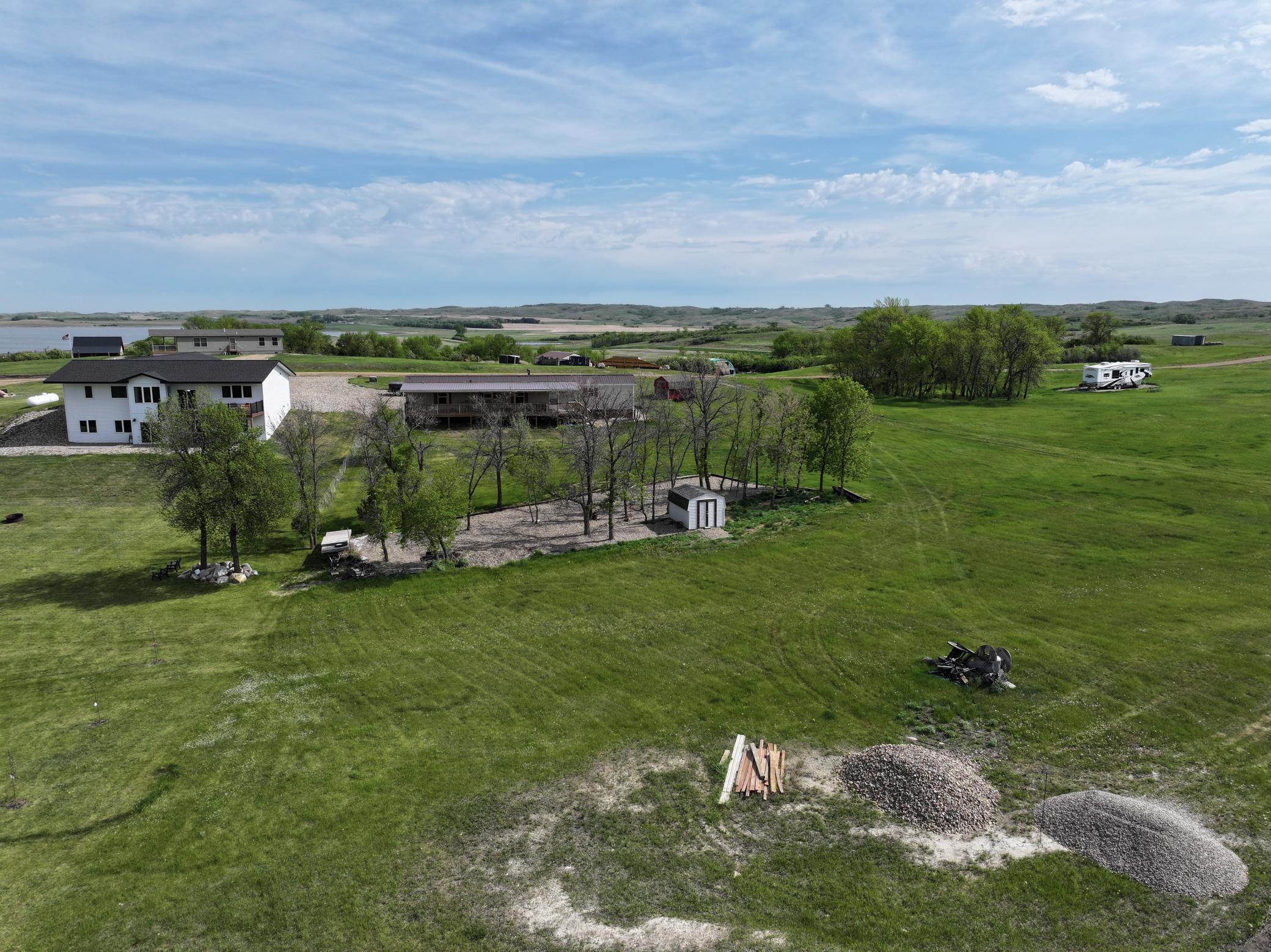 2021 single family home for sale at 2830 G St in Harvey, ND — 3 bed, 2 bath (photo 8 of 43)