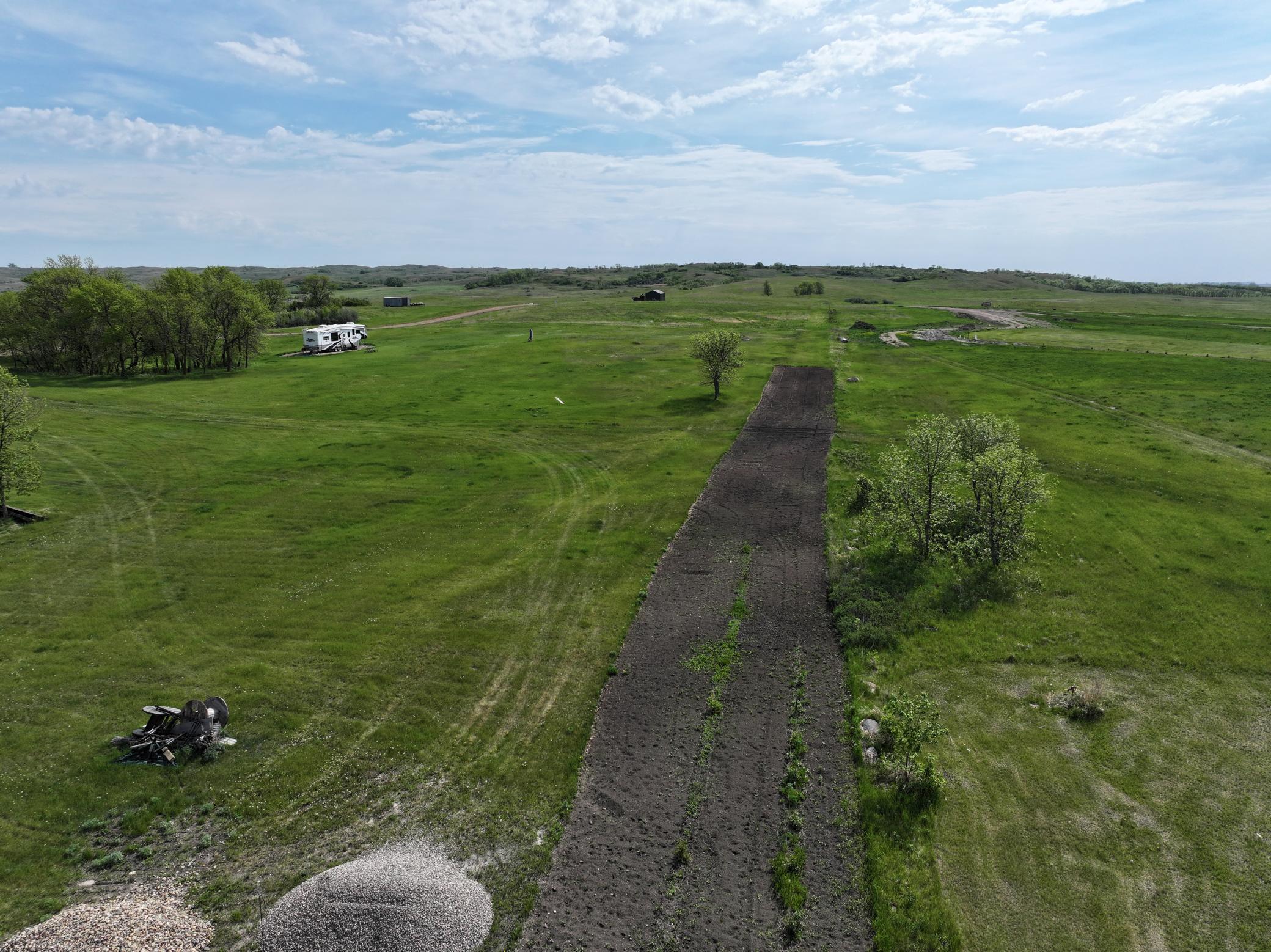2021 single family home for sale at 2830 G St in Harvey, ND — 3 bed, 2 bath (photo 9 of 43)