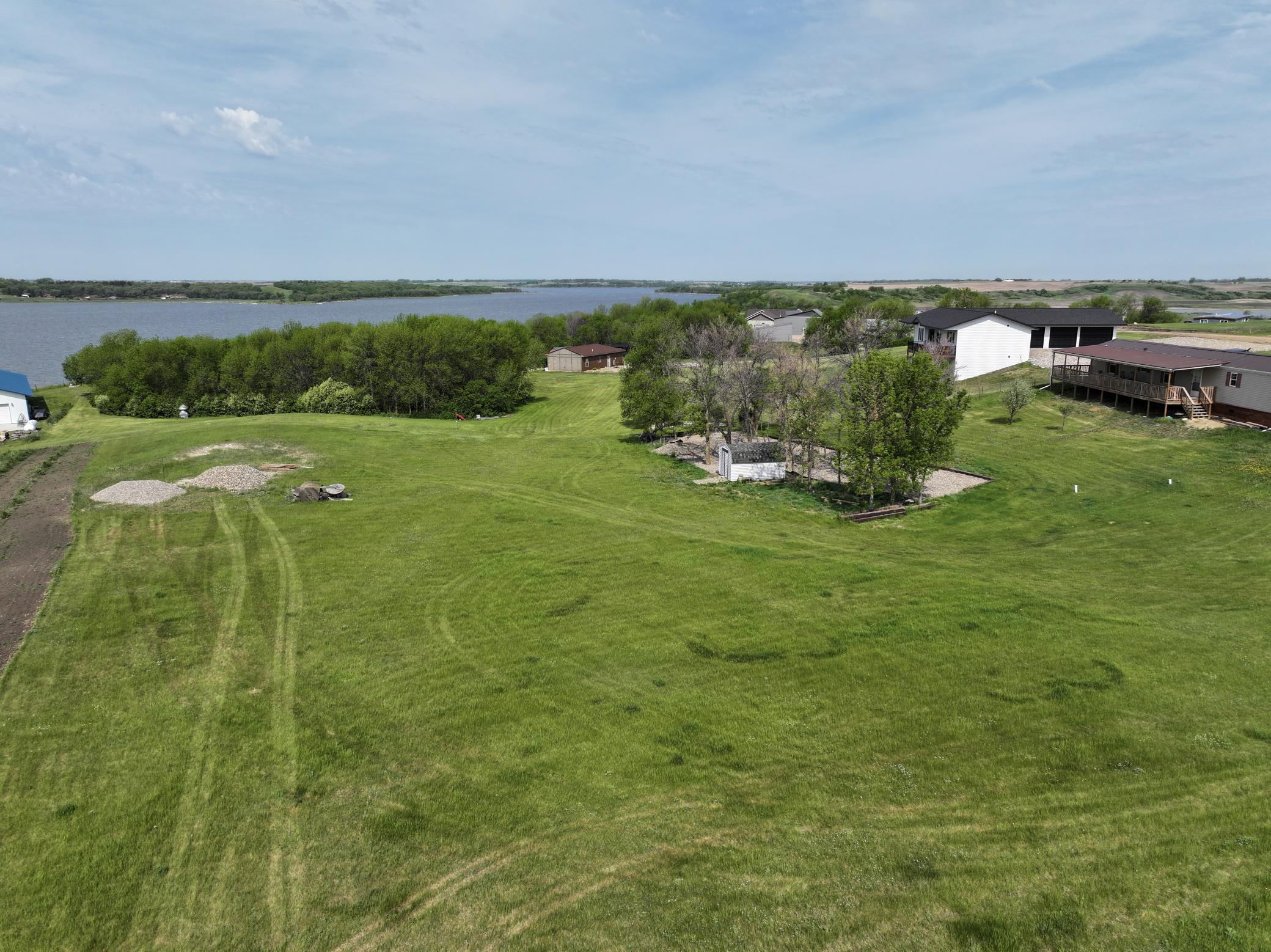 2021 single family home for sale at 2830 G St in Harvey, ND — 3 bed, 2 bath (photo 10 of 43)