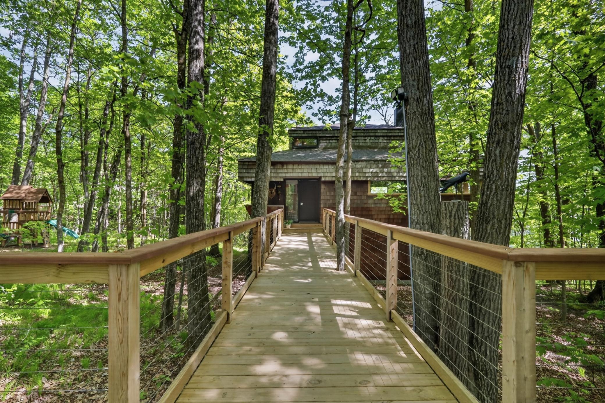 1973 single family home for sale at 30333 Sunny Beach Road in Grand Rapids, MN — 3 bed, 3 bath (photo 5 of 77)