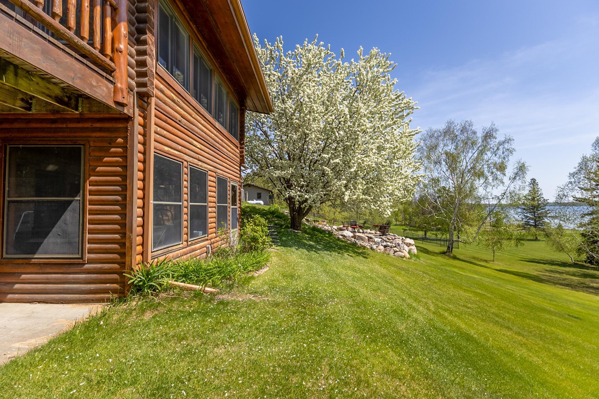 1989 single family home for sale at 20266 Windhill Drive in Bemidji, MN — 5 bed, 4 bath (photo 7 of 108)