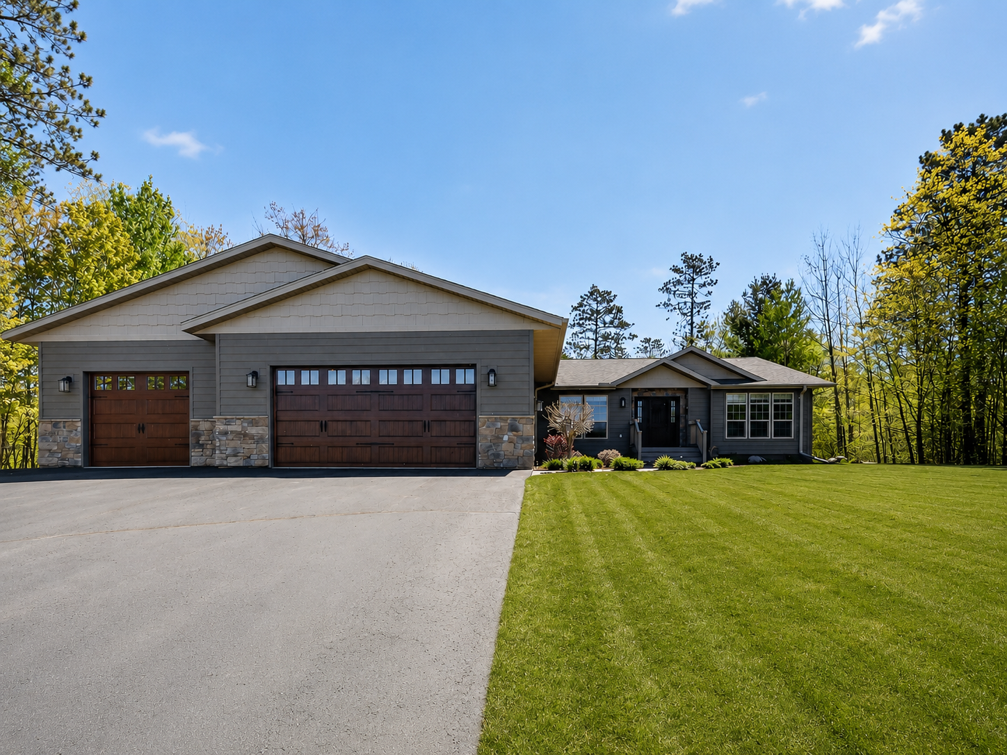 2006 single family home for sale at 1704 Forest Hills Avenue in Grand Rapids, MN — 5 bed, 3 bath (photo 2 of 3)