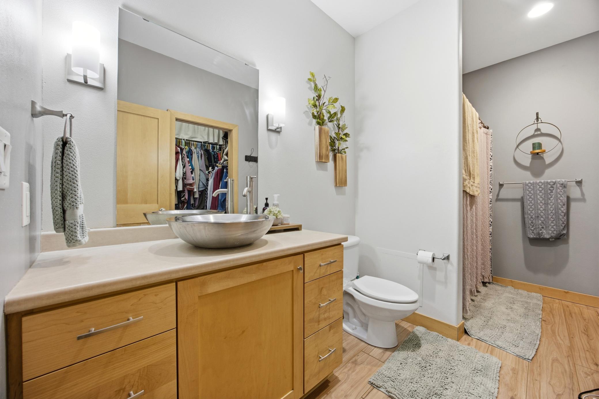 2009 single family home for sale at 3847 43rd Avenue S in Moorhead, MN — 5 bed, 4 bath (photo 20 of 40)