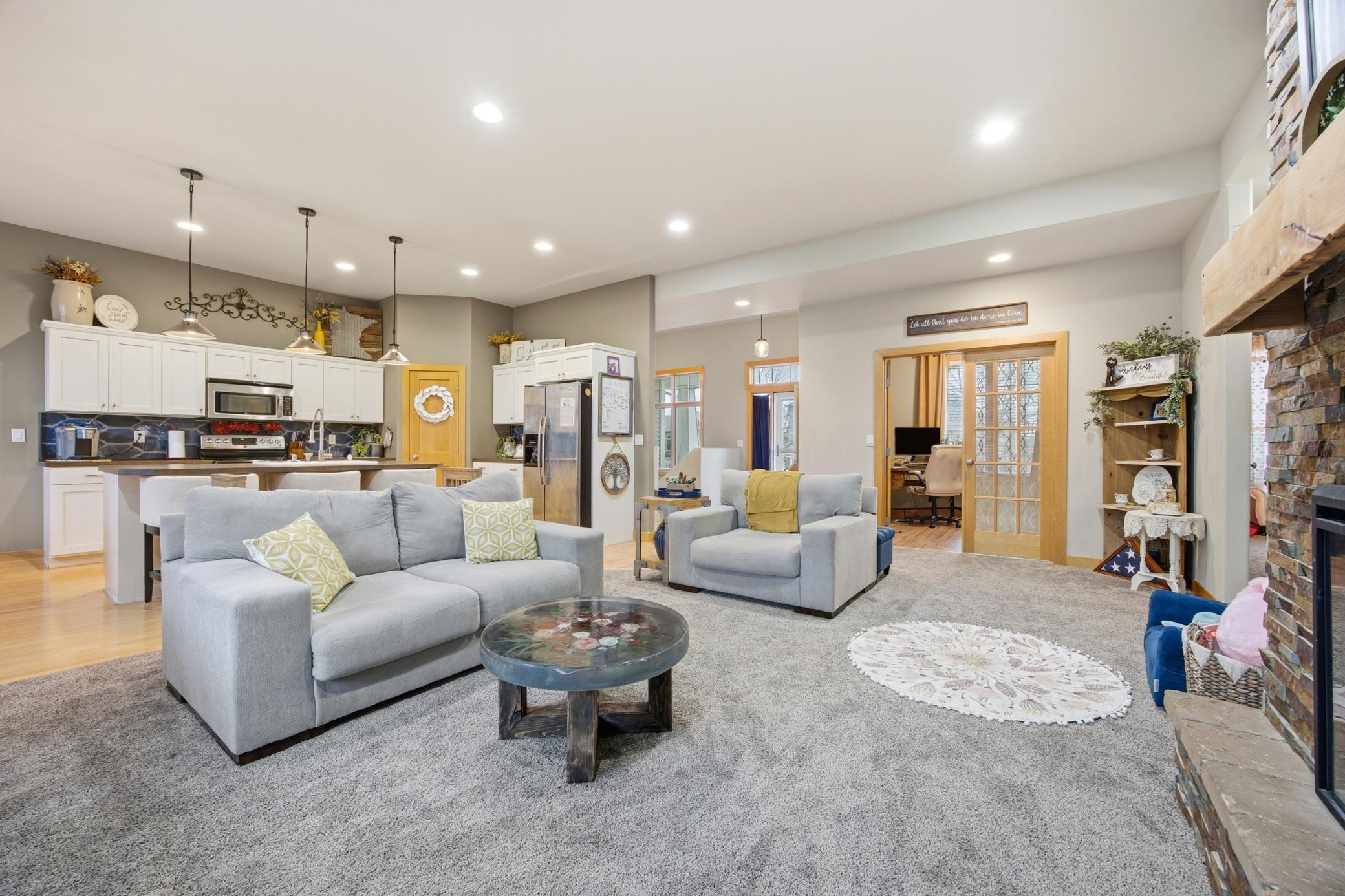 2009 single family home for sale at 3847 43rd Avenue S in Moorhead, MN — 5 bed, 4 bath (photo 6 of 40)