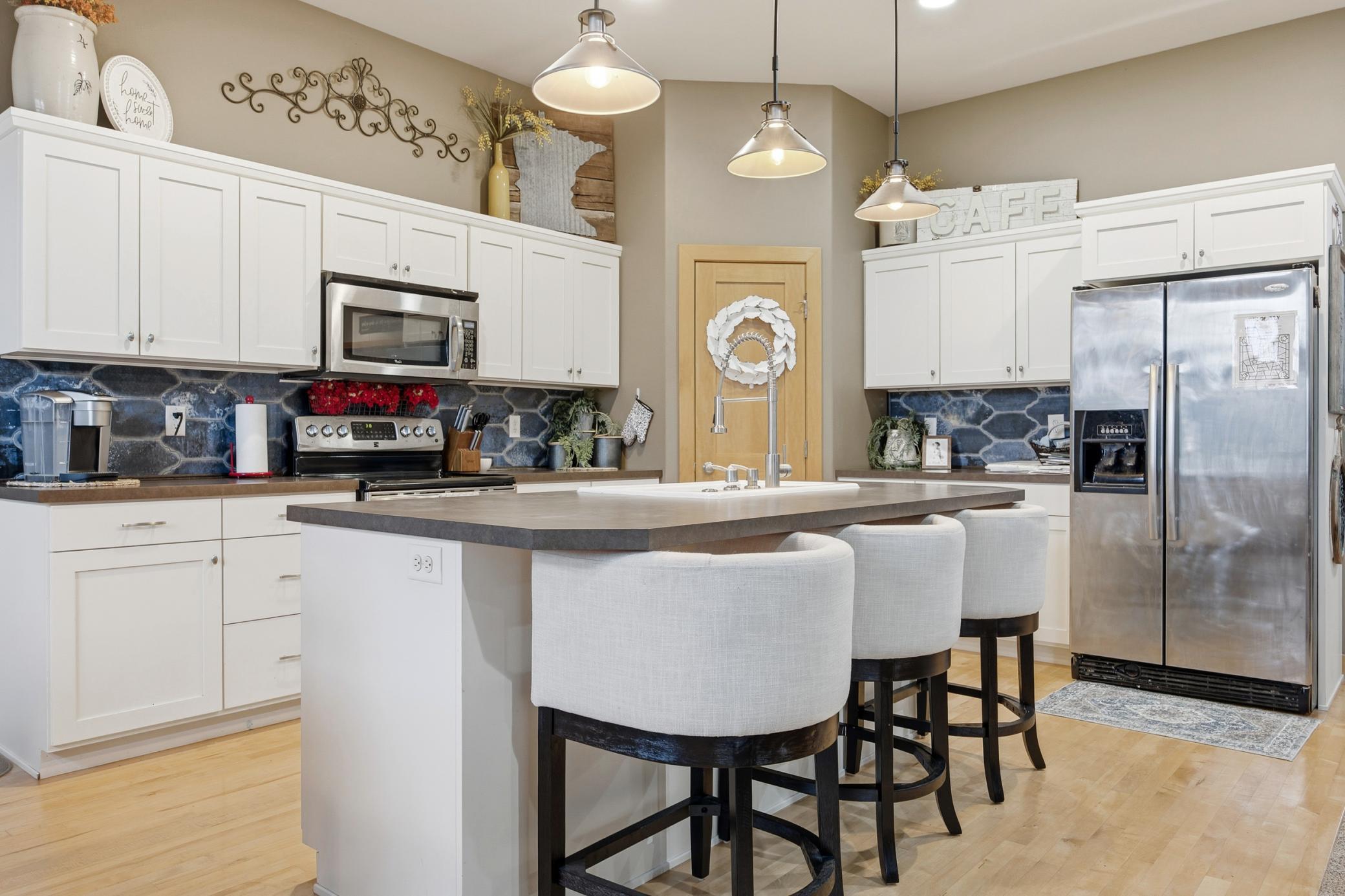 2009 single family home for sale at 3847 43rd Avenue S in Moorhead, MN — 5 bed, 4 bath (photo 8 of 40)