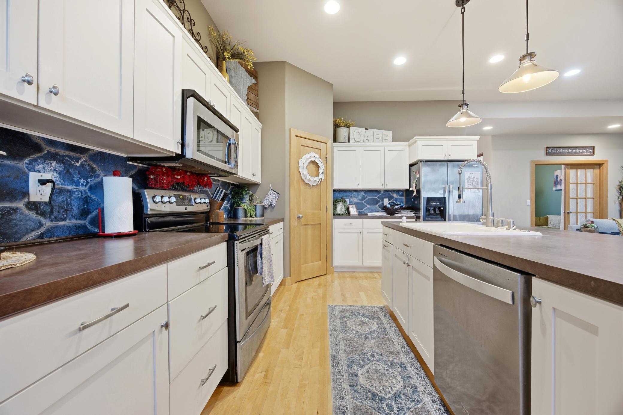 2009 single family home for sale at 3847 43rd Avenue S in Moorhead, MN — 5 bed, 4 bath (photo 10 of 40)