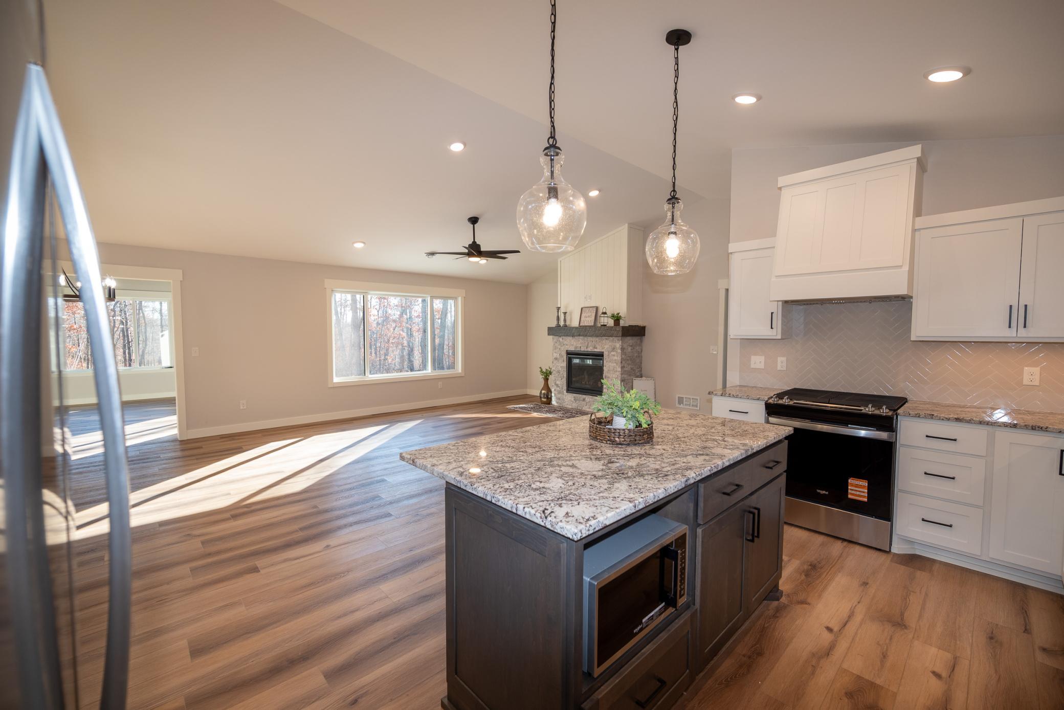 2025 single family home for sale at 7719 Scenic Overlook in Breezy Point, MN — 3 bed, 2 bath (photo 2 of 24)