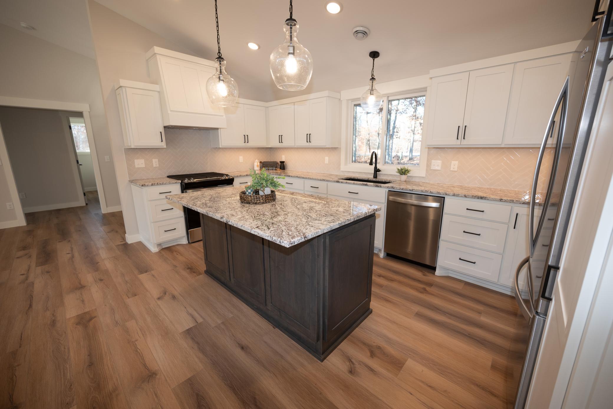 2025 single family home for sale at 7719 Scenic Overlook in Breezy Point, MN — 3 bed, 2 bath (photo 3 of 24)