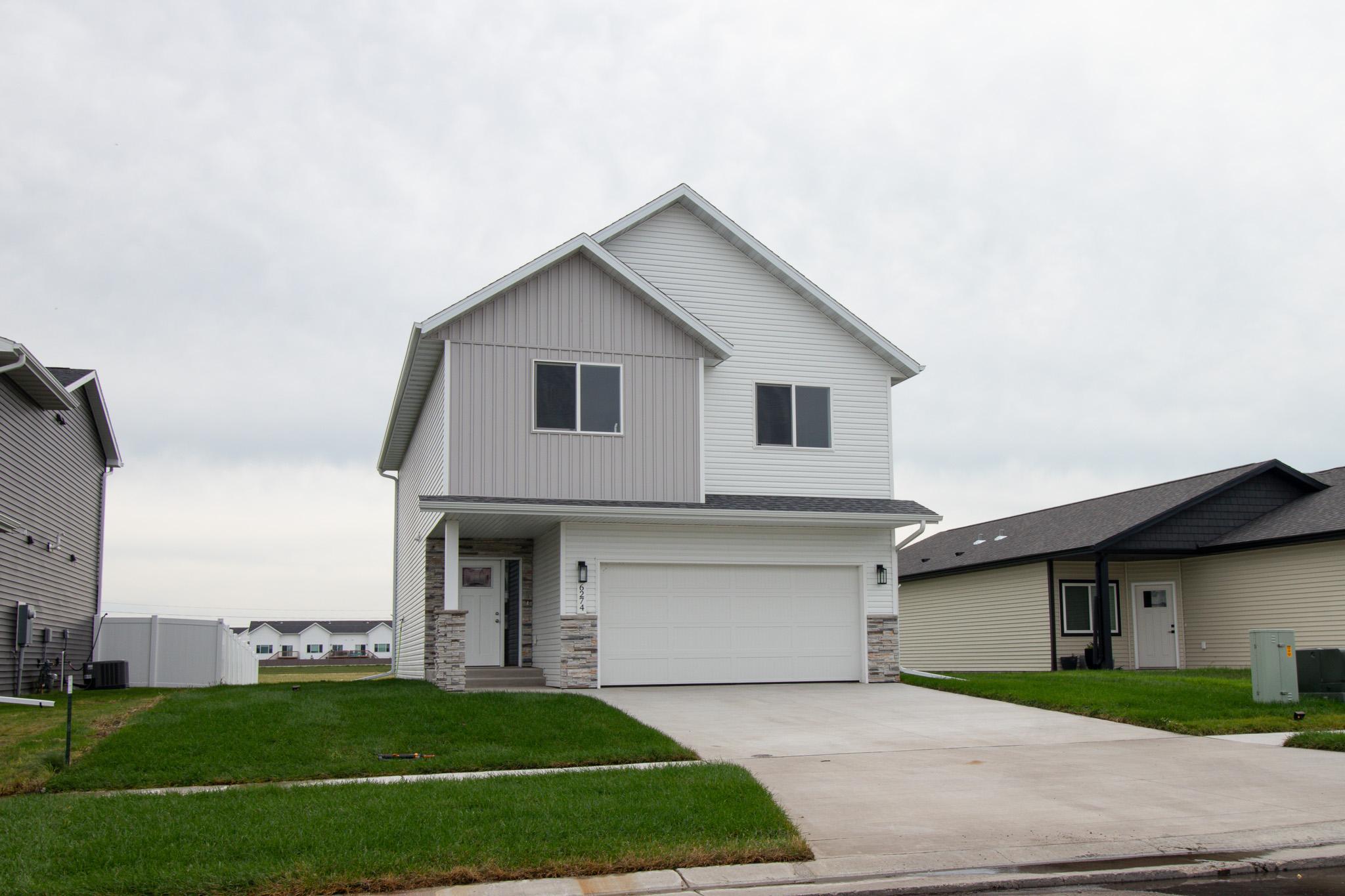 2026 single family home for sale at 6274 87th Avenue S in Horace, ND — 3 bed, 2 bath (photo 2 of 19)