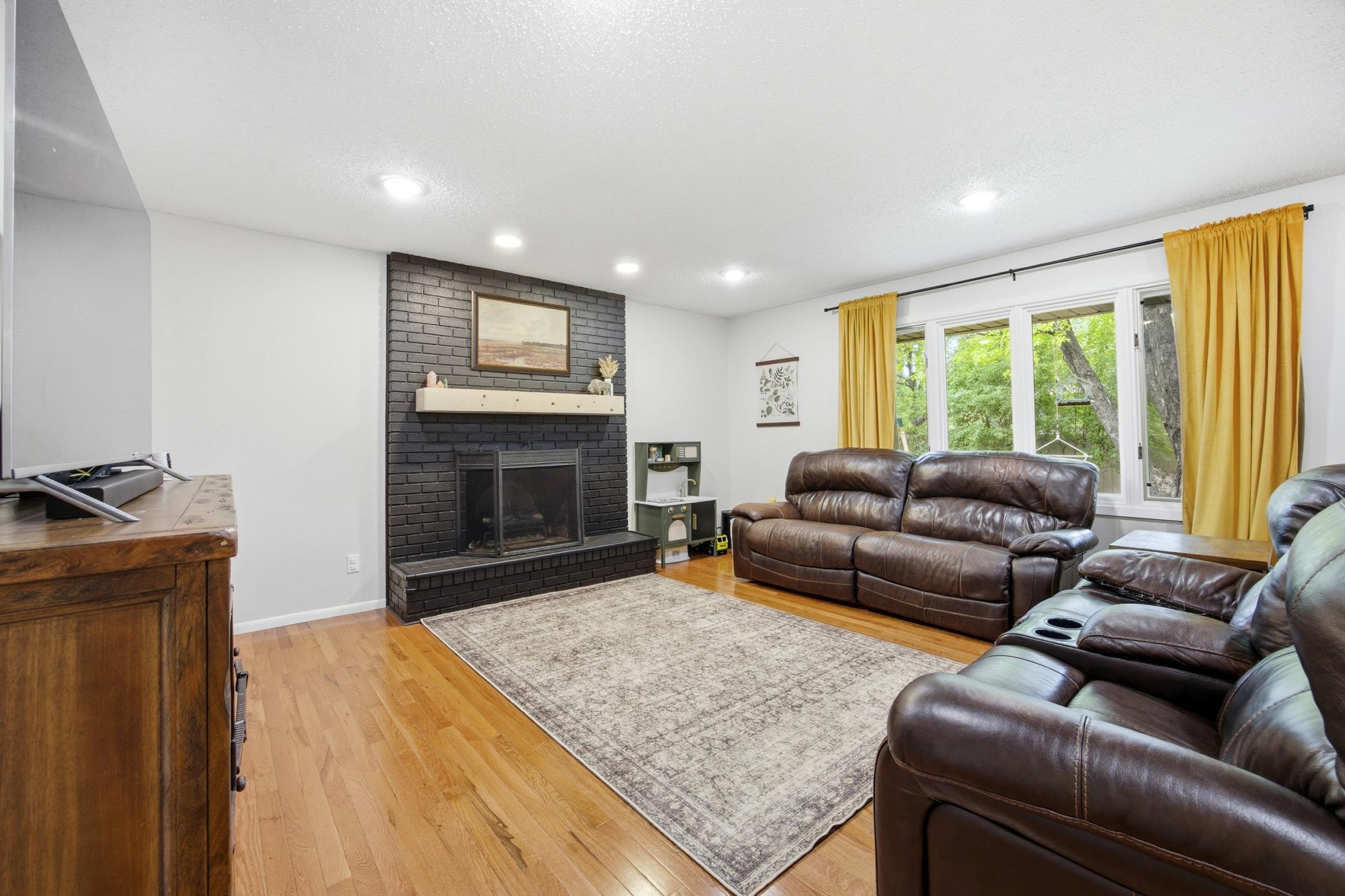 1977 single family home for sale at 3514 Riverview Circle in Moorhead, MN — 5 bed, 3 bath (photo 11 of 42)