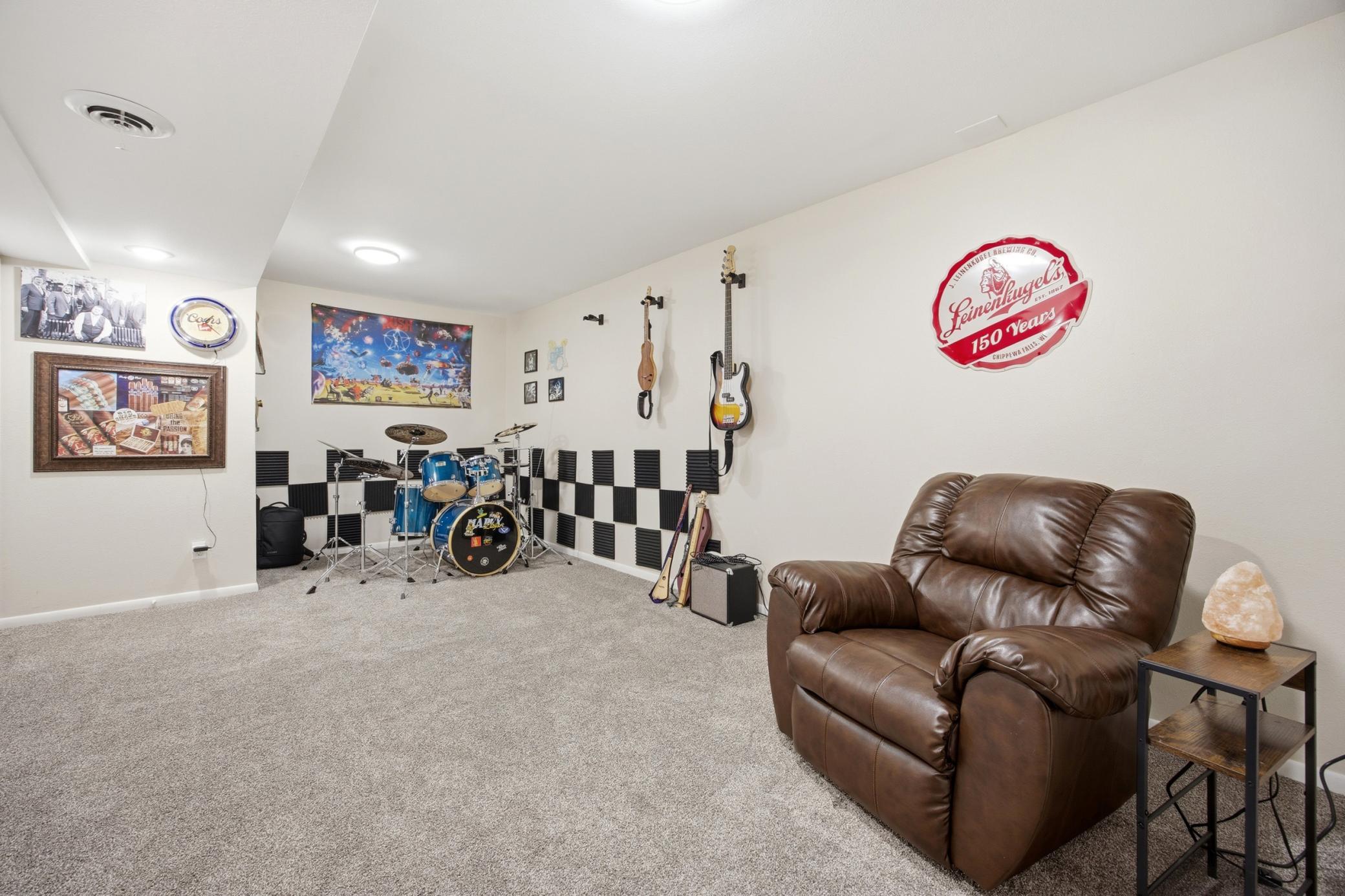 1977 single family home for sale at 3514 Riverview Circle in Moorhead, MN — 5 bed, 3 bath (photo 22 of 42)