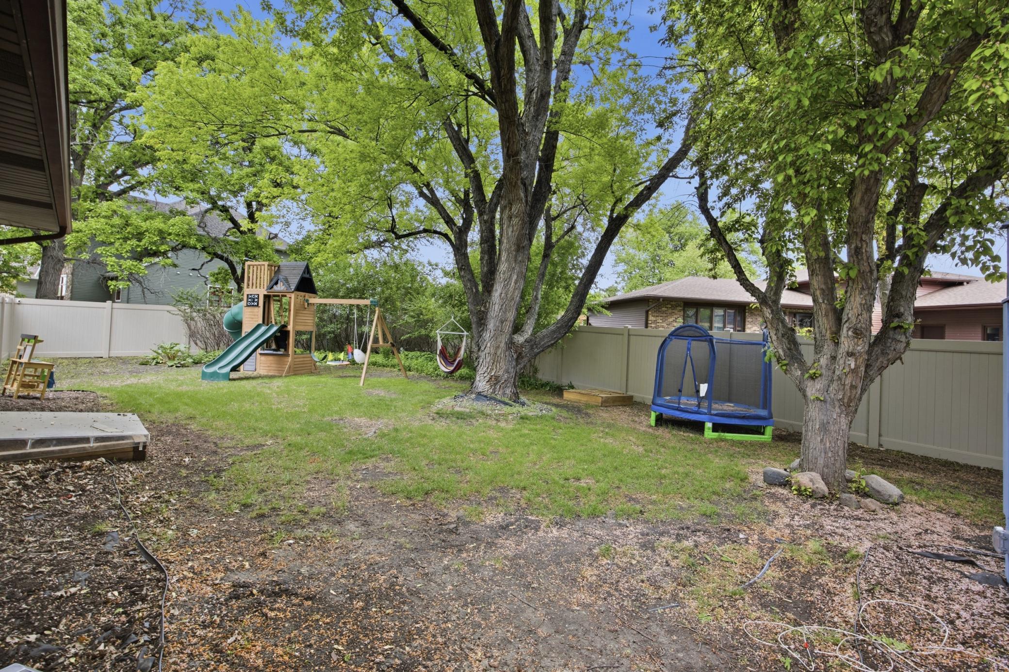 1977 single family home for sale at 3514 Riverview Circle in Moorhead, MN — 5 bed, 3 bath (photo 29 of 42)