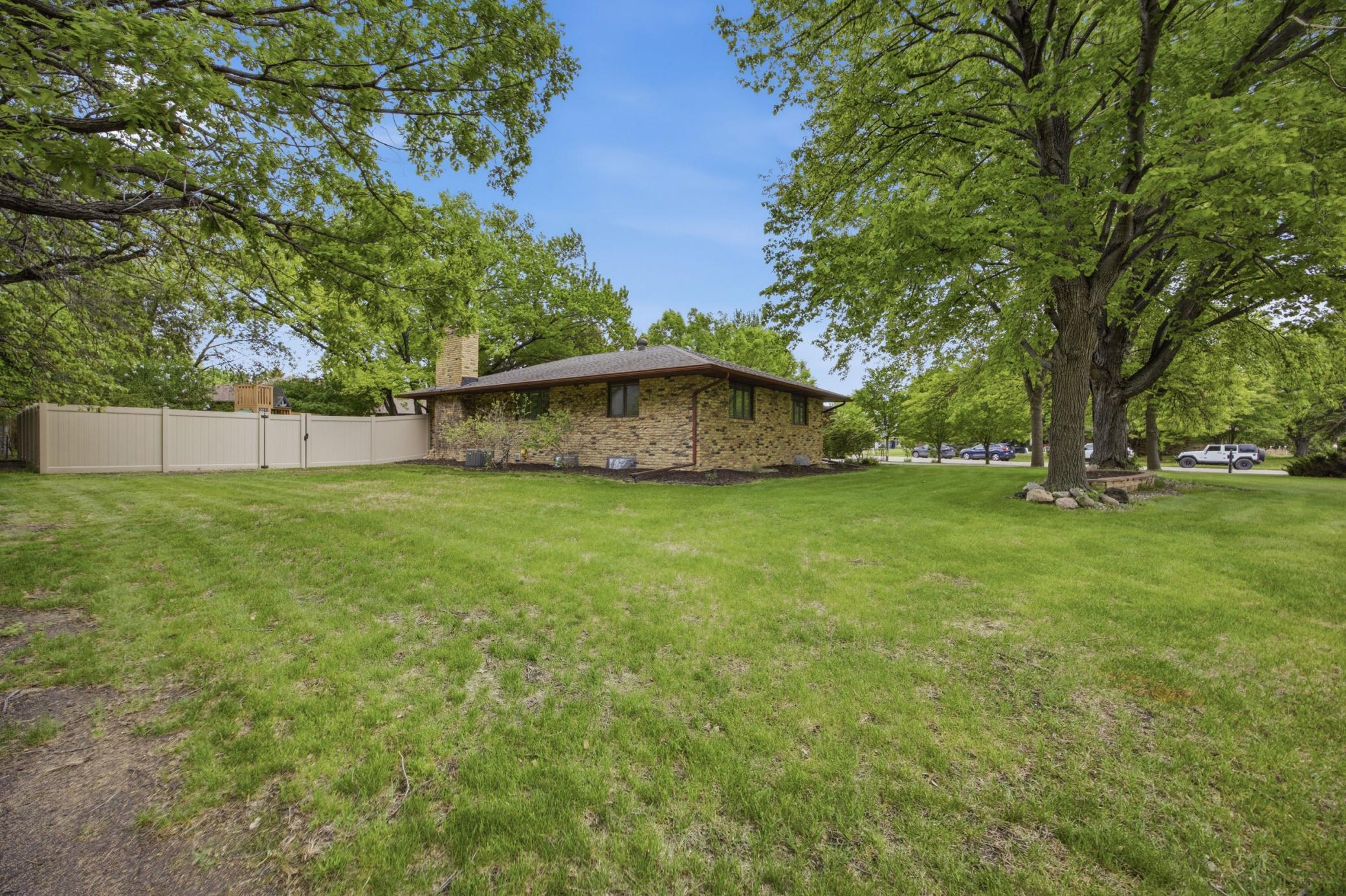 1977 single family home for sale at 3514 Riverview Circle in Moorhead, MN — 5 bed, 3 bath (photo 30 of 42)