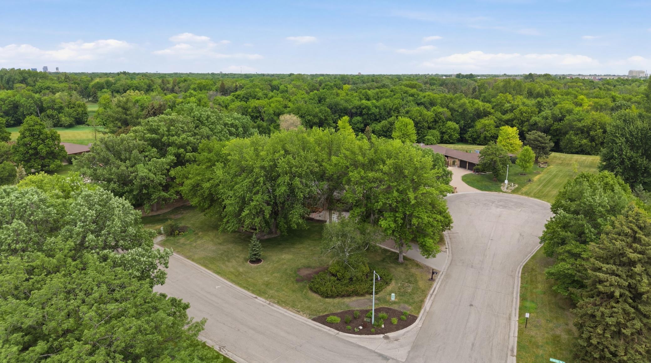 1977 single family home for sale at 3514 Riverview Circle in Moorhead, MN — 5 bed, 3 bath (photo 32 of 42)
