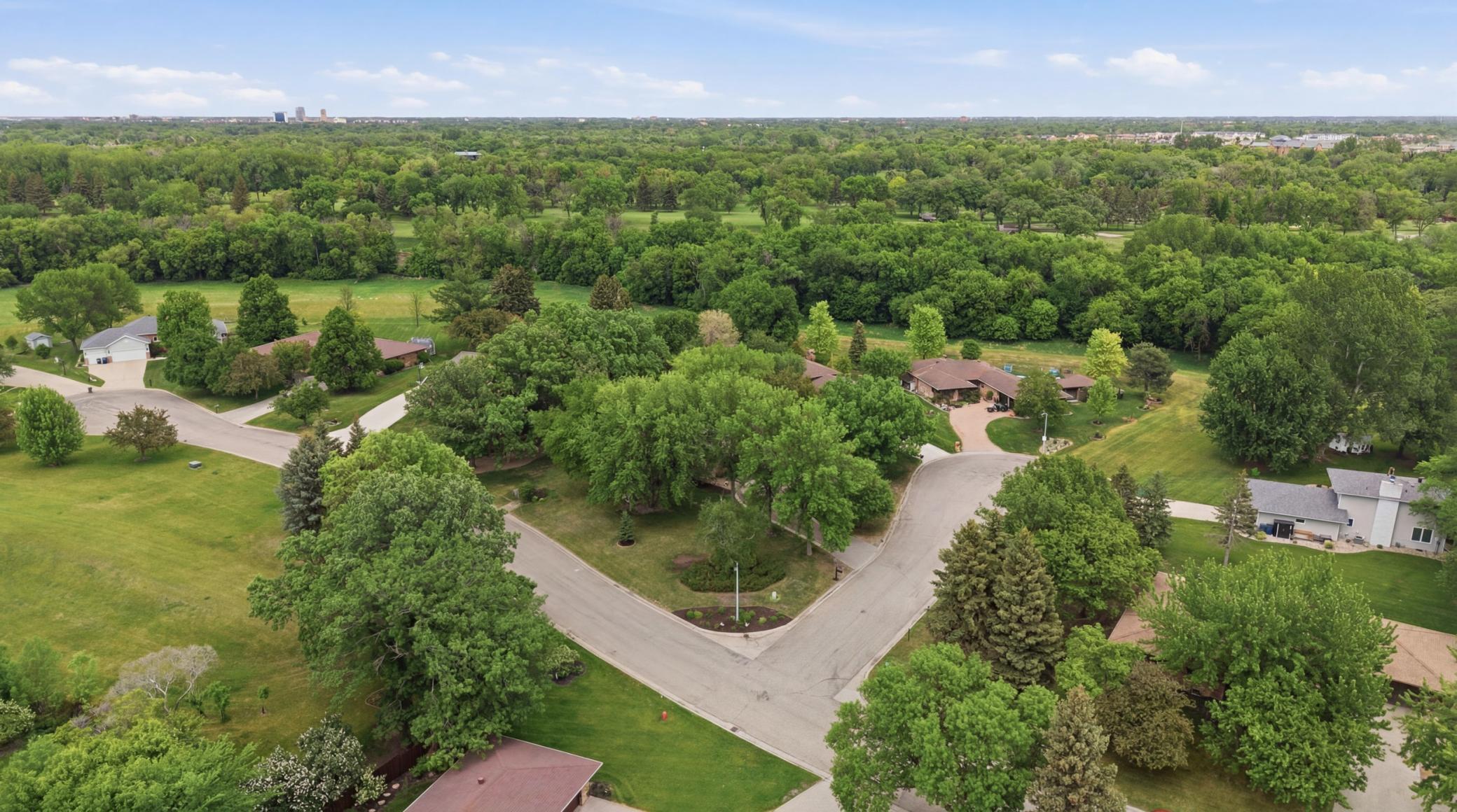 1977 single family home for sale at 3514 Riverview Circle in Moorhead, MN — 5 bed, 3 bath (photo 34 of 42)