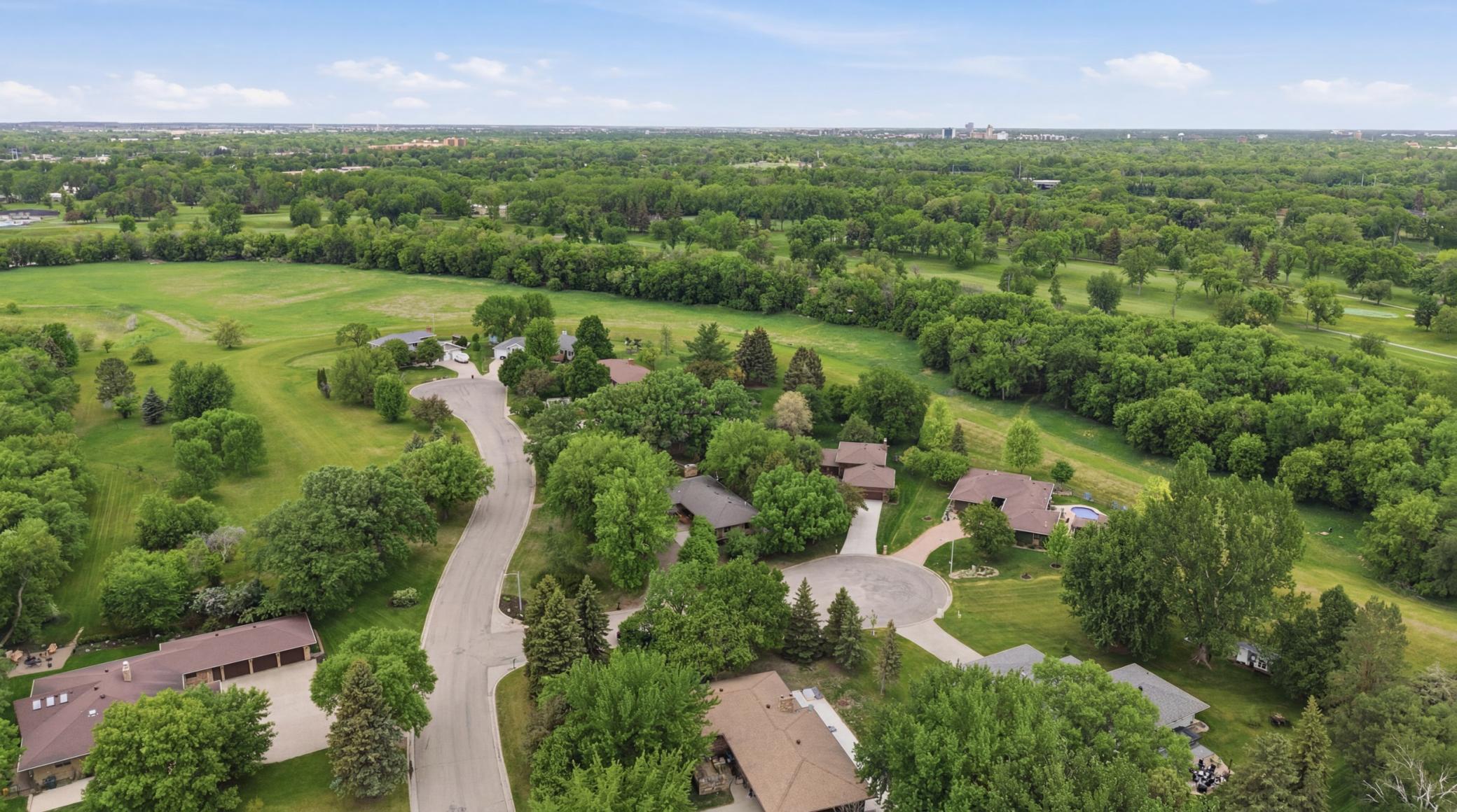 1977 single family home for sale at 3514 Riverview Circle in Moorhead, MN — 5 bed, 3 bath (photo 35 of 42)