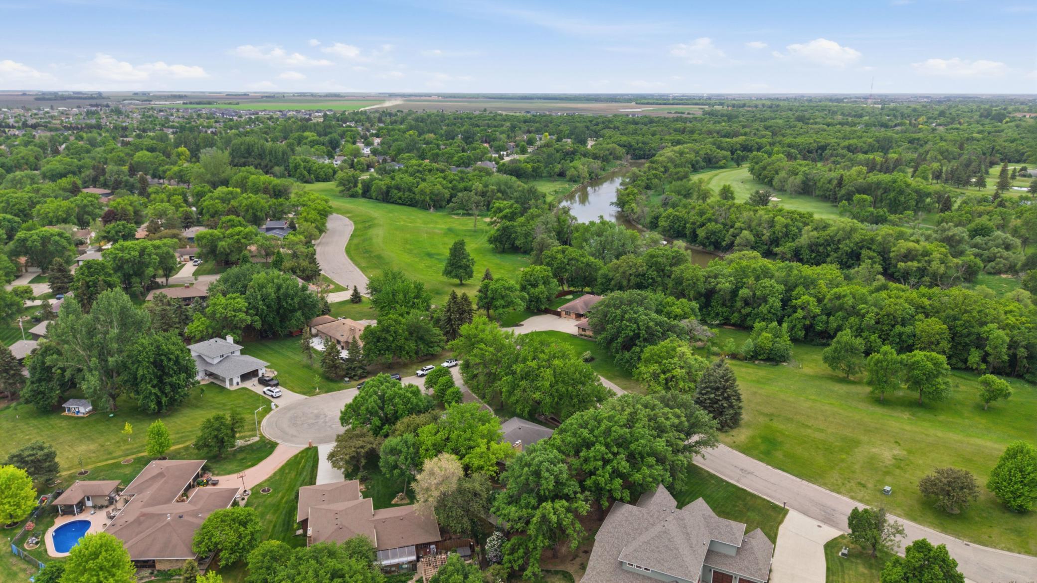 1977 single family home for sale at 3514 Riverview Circle in Moorhead, MN — 5 bed, 3 bath (photo 36 of 42)