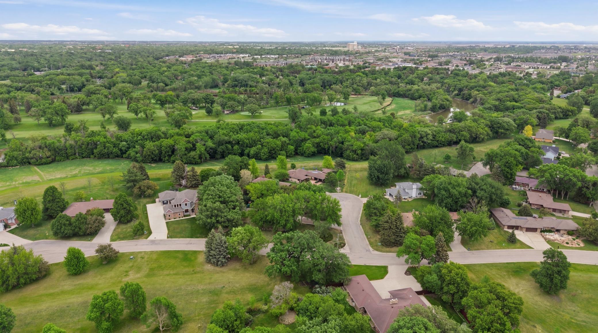1977 single family home for sale at 3514 Riverview Circle in Moorhead, MN — 5 bed, 3 bath (photo 37 of 42)