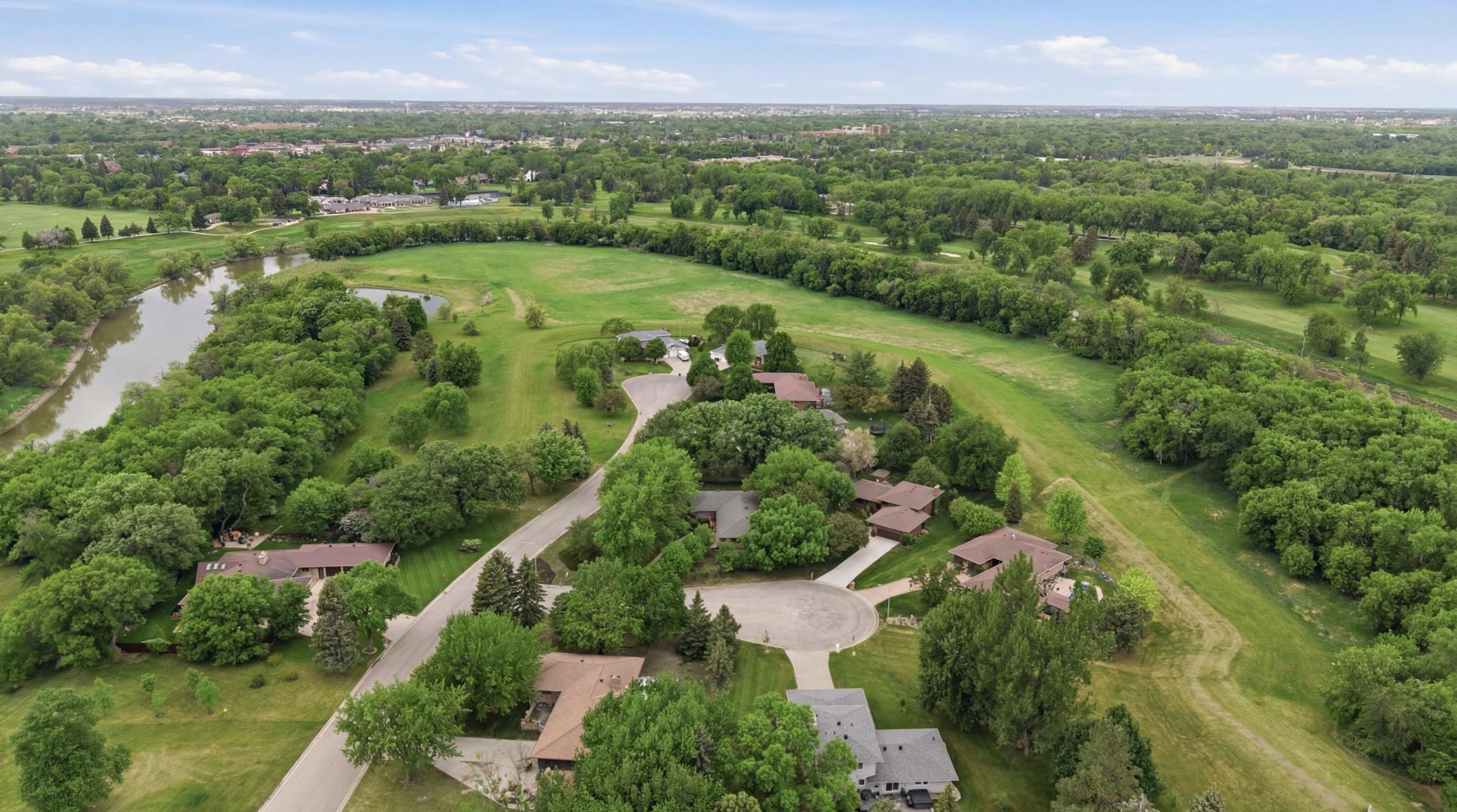 1977 single family home for sale at 3514 Riverview Circle in Moorhead, MN — 5 bed, 3 bath (photo 38 of 42)