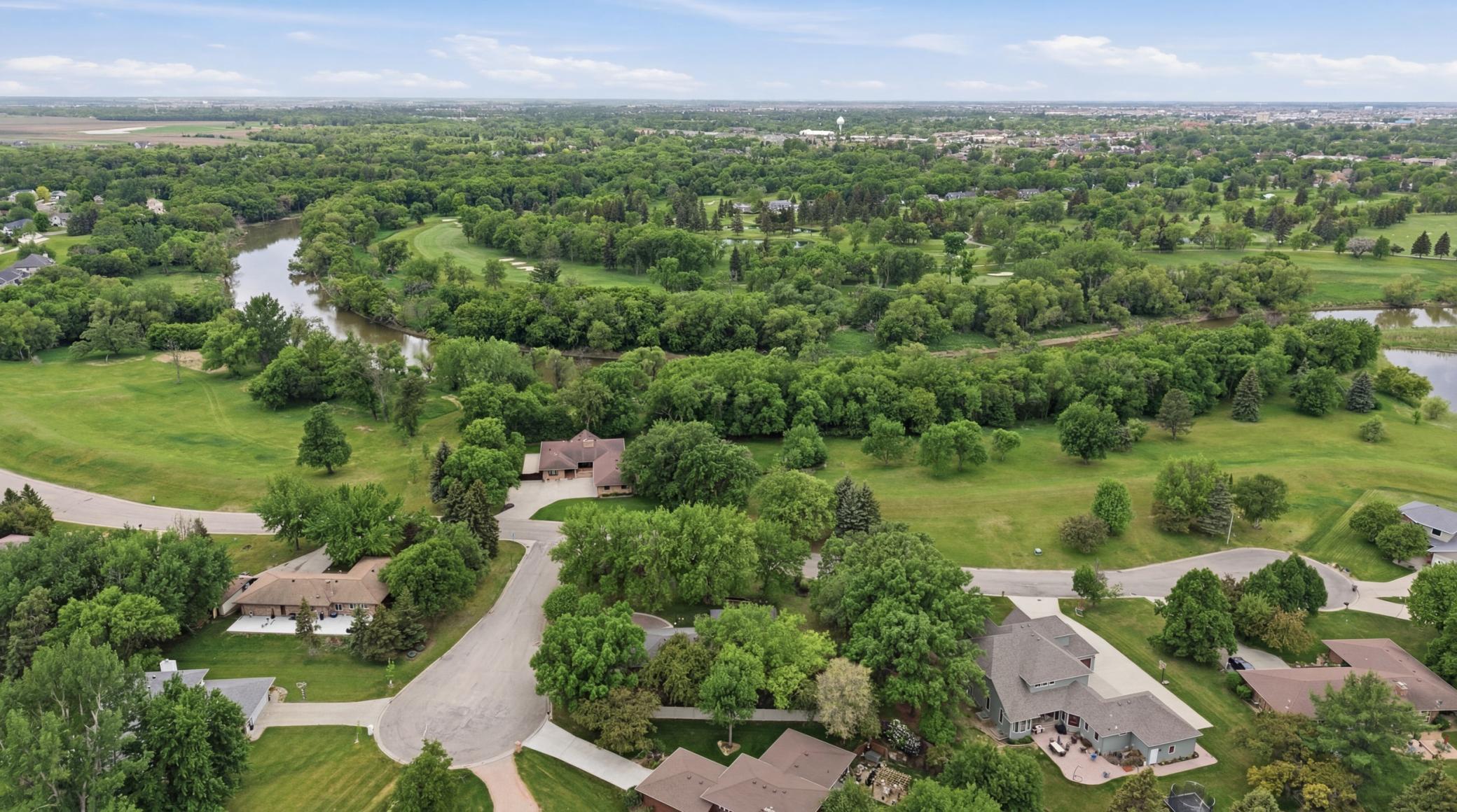 1977 single family home for sale at 3514 Riverview Circle in Moorhead, MN — 5 bed, 3 bath (photo 39 of 42)