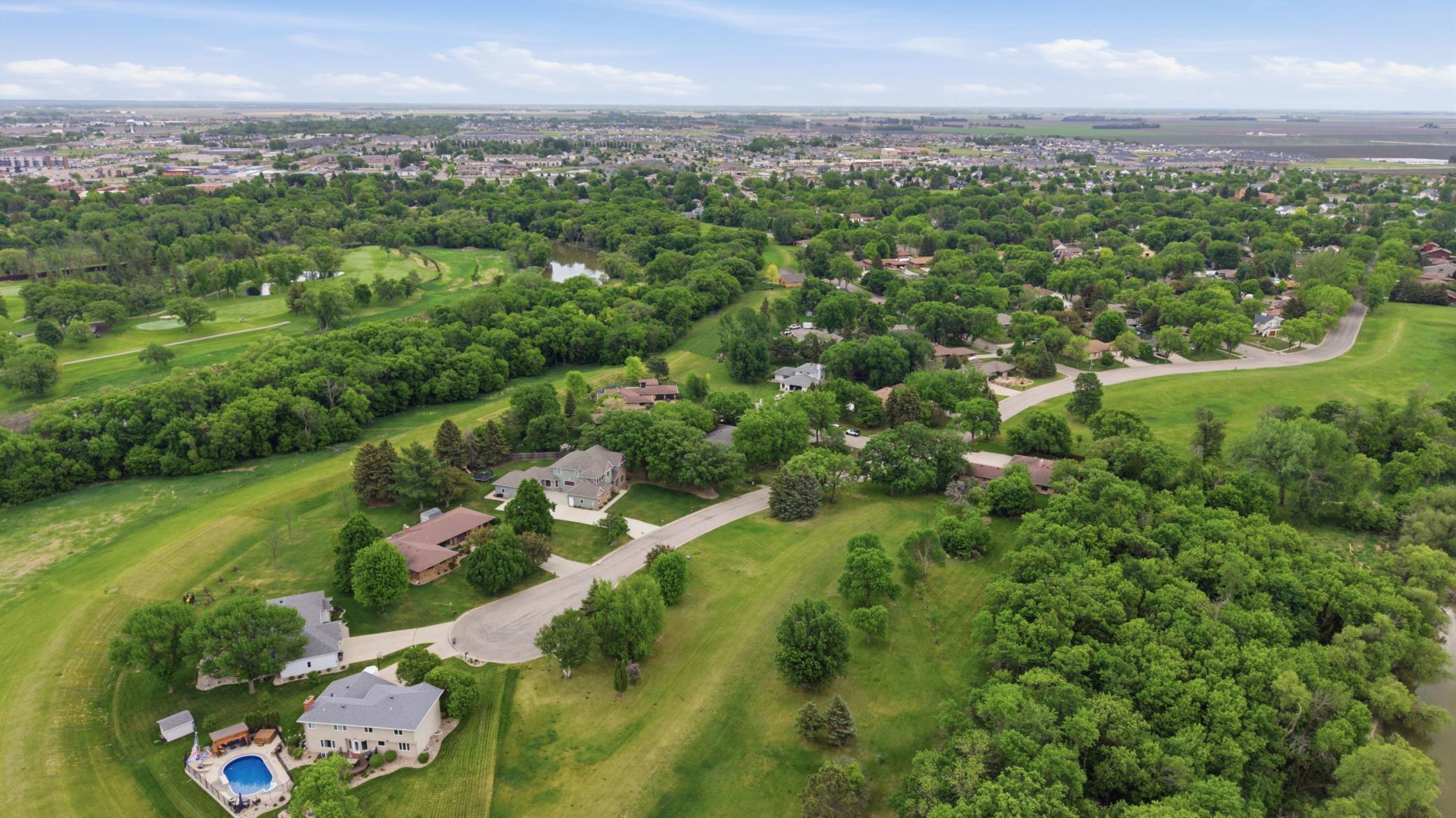 1977 single family home for sale at 3514 Riverview Circle in Moorhead, MN — 5 bed, 3 bath (photo 40 of 42)
