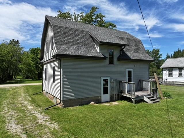 1910 single family home for sale at 350 3rd Avenue in Roosevelt, MN — 4 bed, 1 bath (photo 6 of 24)