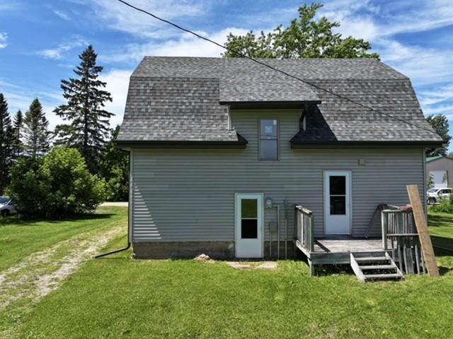 1910 single family home for sale at 350 3rd Avenue in Roosevelt, MN — 4 bed, 1 bath (photo 7 of 24)
