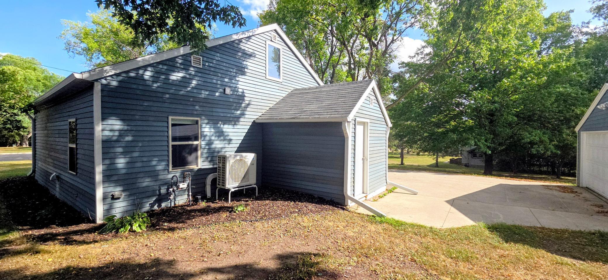 1920 single family home for sale at 902 Quincy Street in Alexandria, MN — 3 bed, 1 bath (photo 23 of 40)