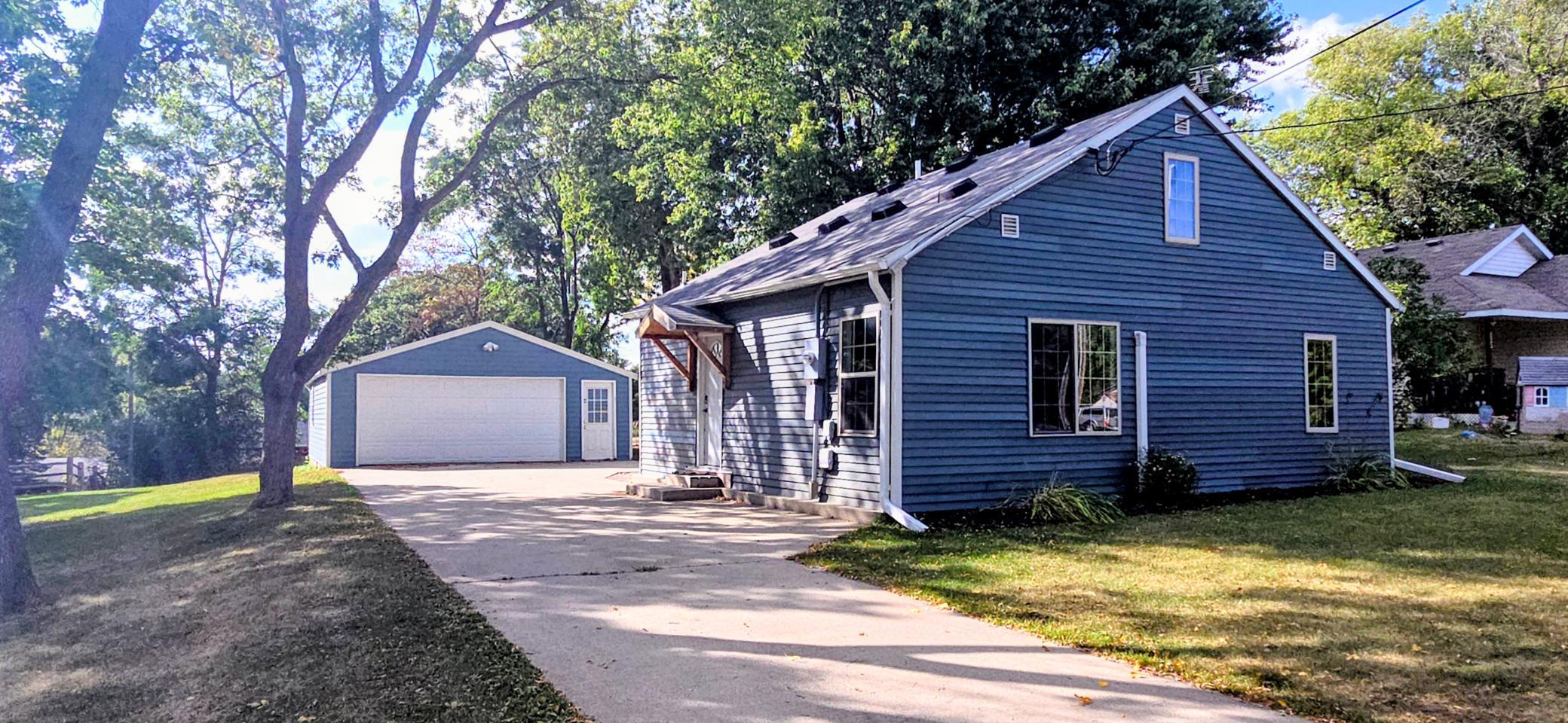 1920 single family home for sale at 902 Quincy Street in Alexandria, MN — 3 bed, 1 bath (photo 27 of 40)
