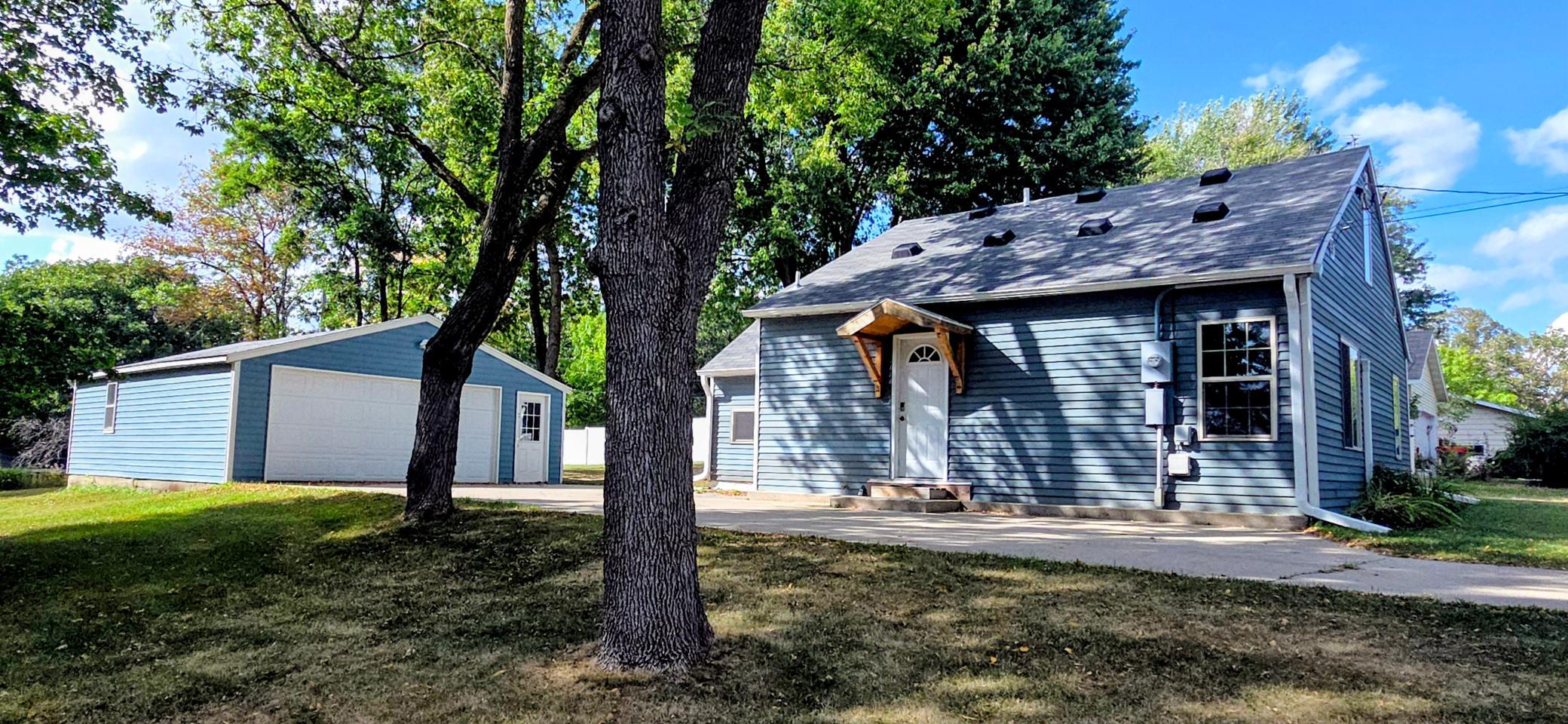 1920 single family home for sale at 902 Quincy Street in Alexandria, MN — 3 bed, 1 bath (photo 28 of 40)