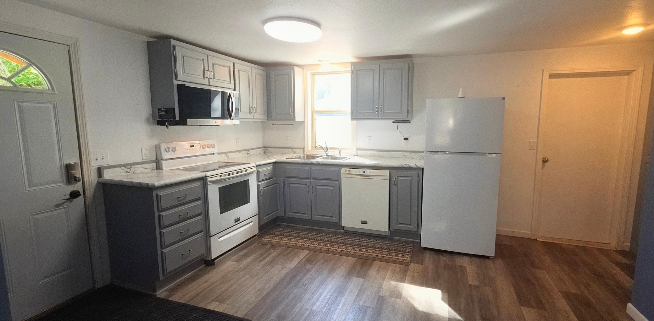 1920 single family home for sale at 902 Quincy Street in Alexandria, MN — 3 bed, 1 bath (photo 7 of 40)