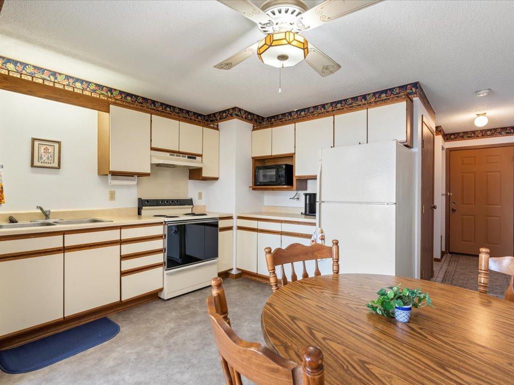 1987 condo for sale at 10490 US Highway 169, Unit 309 in Garrison, MN — 1 bed, 1 bath (photo 4 of 11)