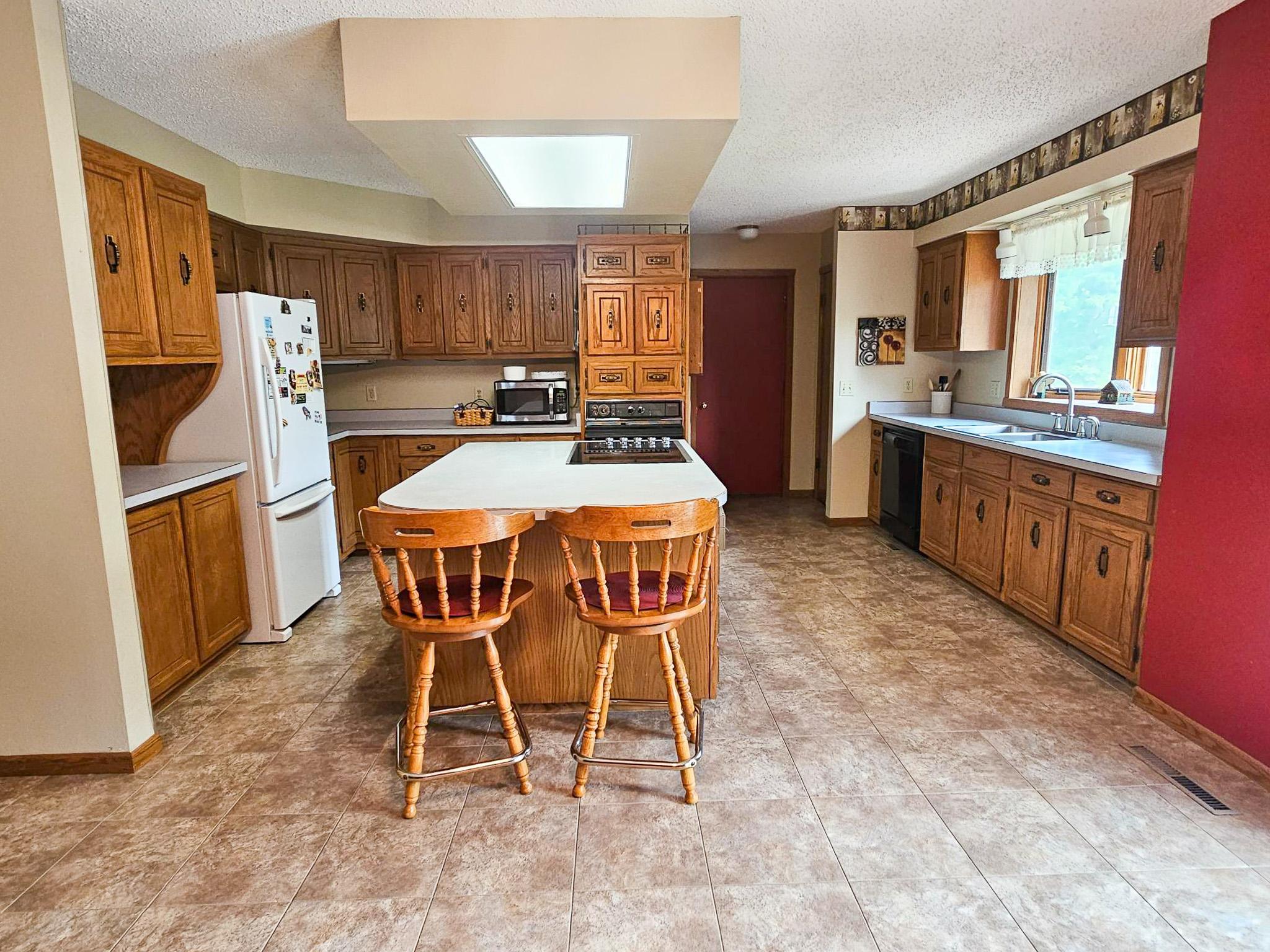 1977 single family home for sale at 116 Nora Street E in Thief River Falls, MN — 3 bed, 2 bath (photo 11 of 42)
