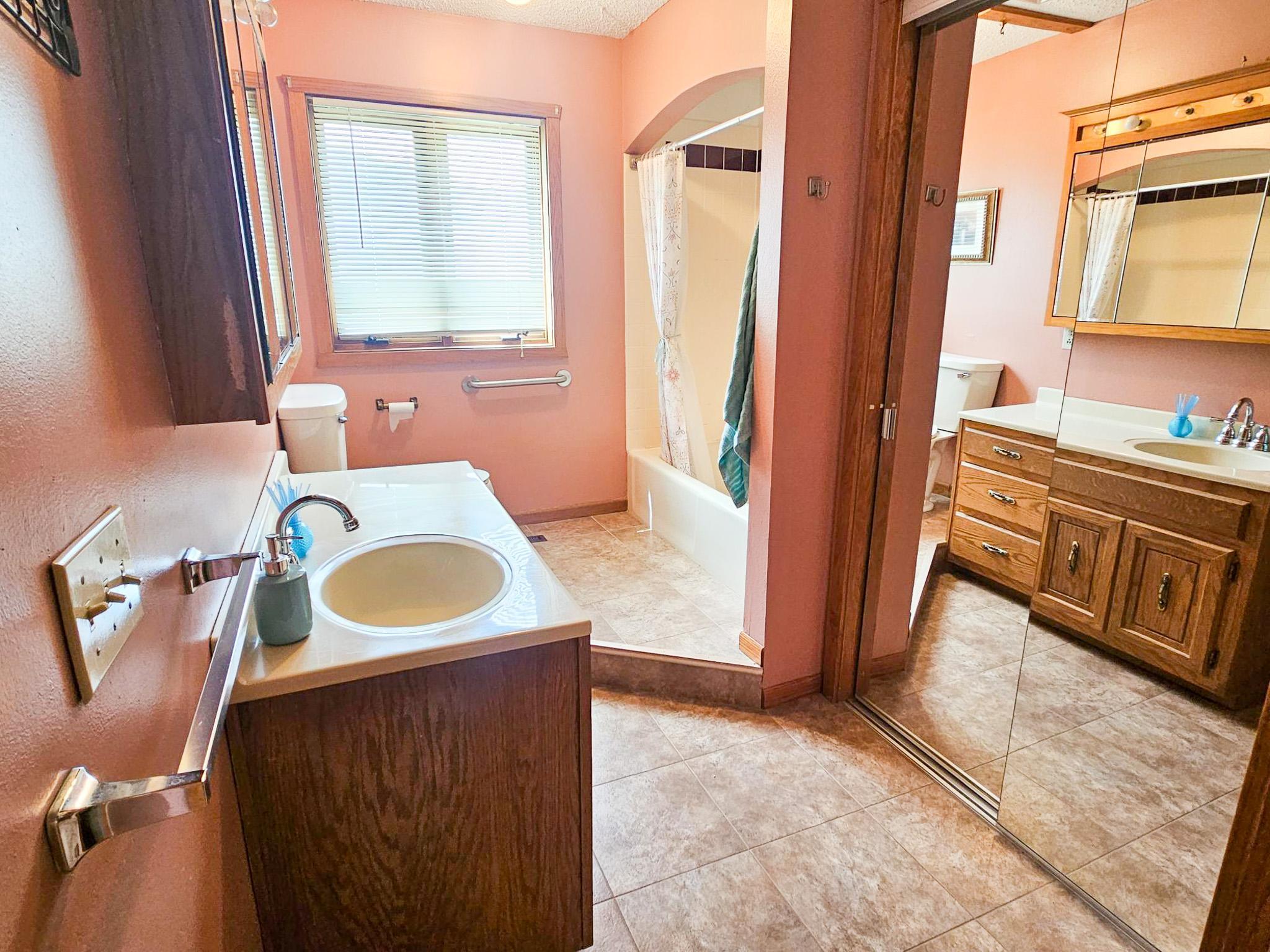 1977 single family home for sale at 116 Nora Street E in Thief River Falls, MN — 3 bed, 2 bath (photo 16 of 42)