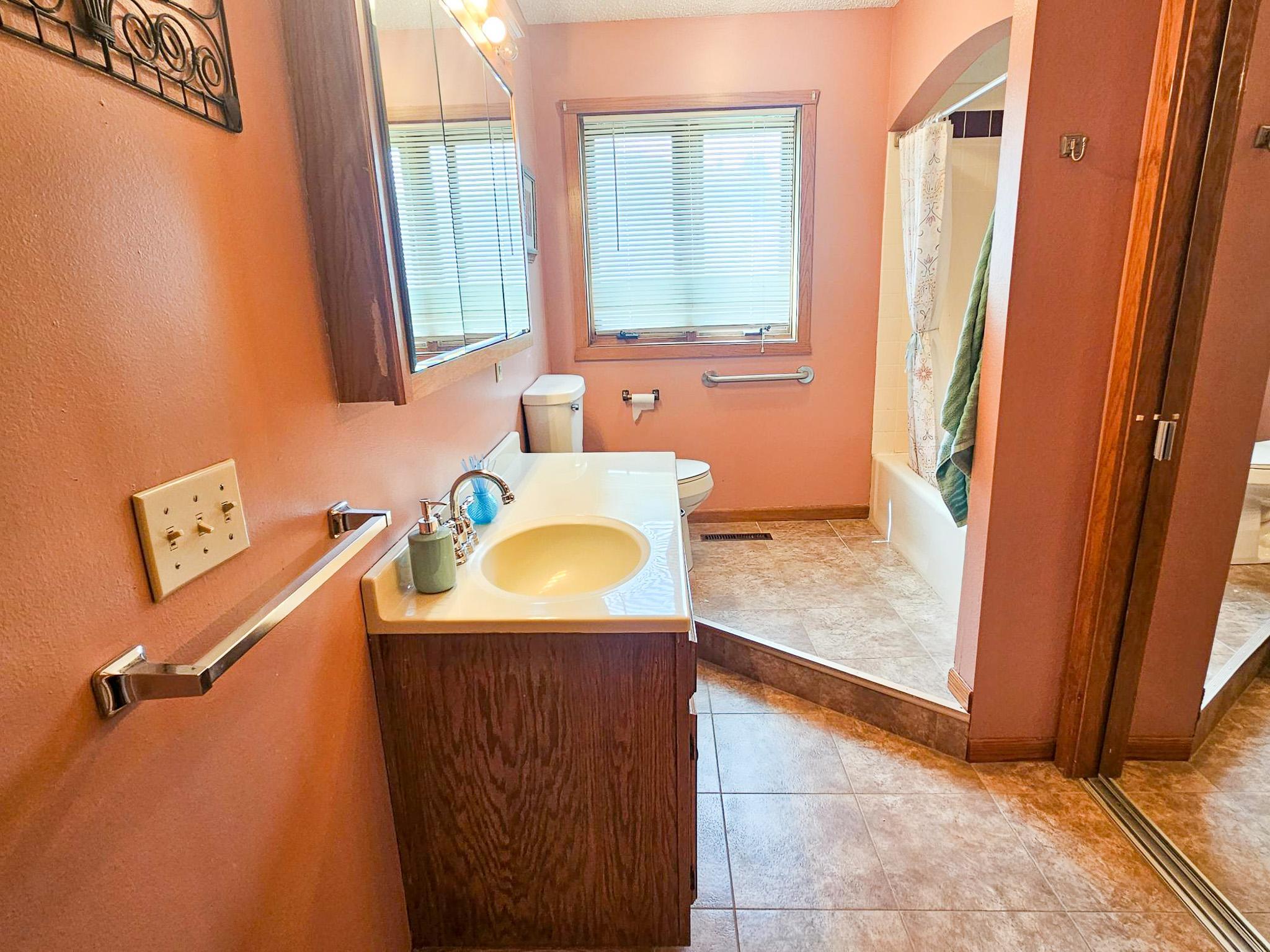 1977 single family home for sale at 116 Nora Street E in Thief River Falls, MN — 3 bed, 2 bath (photo 17 of 42)