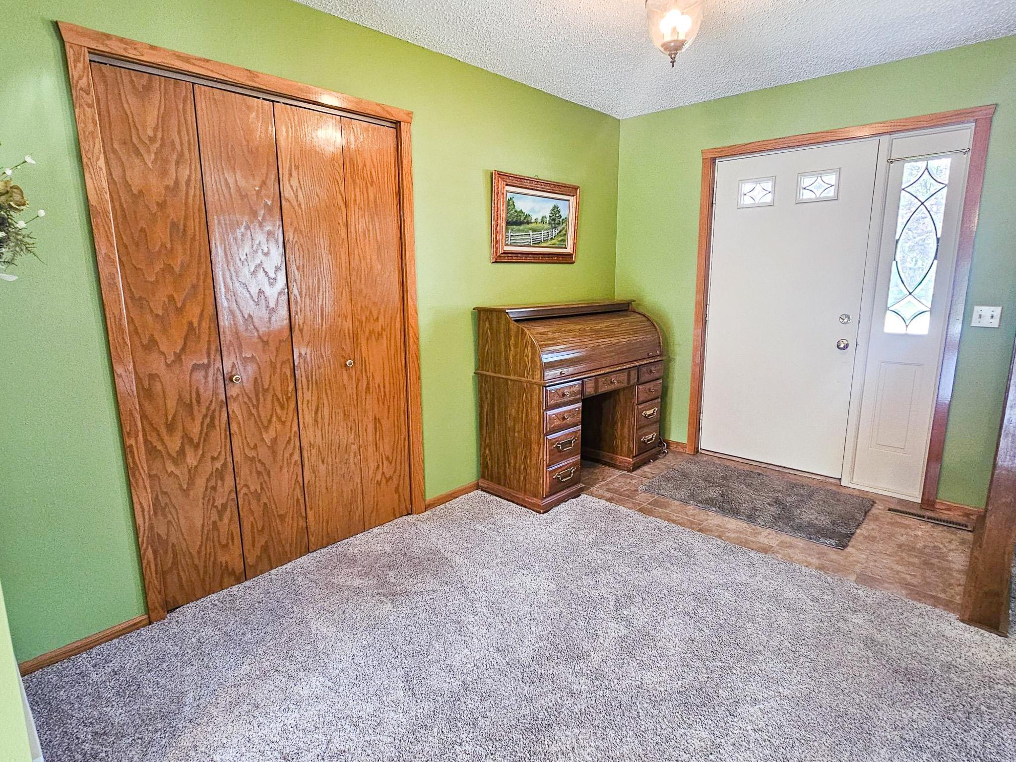 1977 single family home for sale at 116 Nora Street E in Thief River Falls, MN — 3 bed, 2 bath (photo 4 of 42)