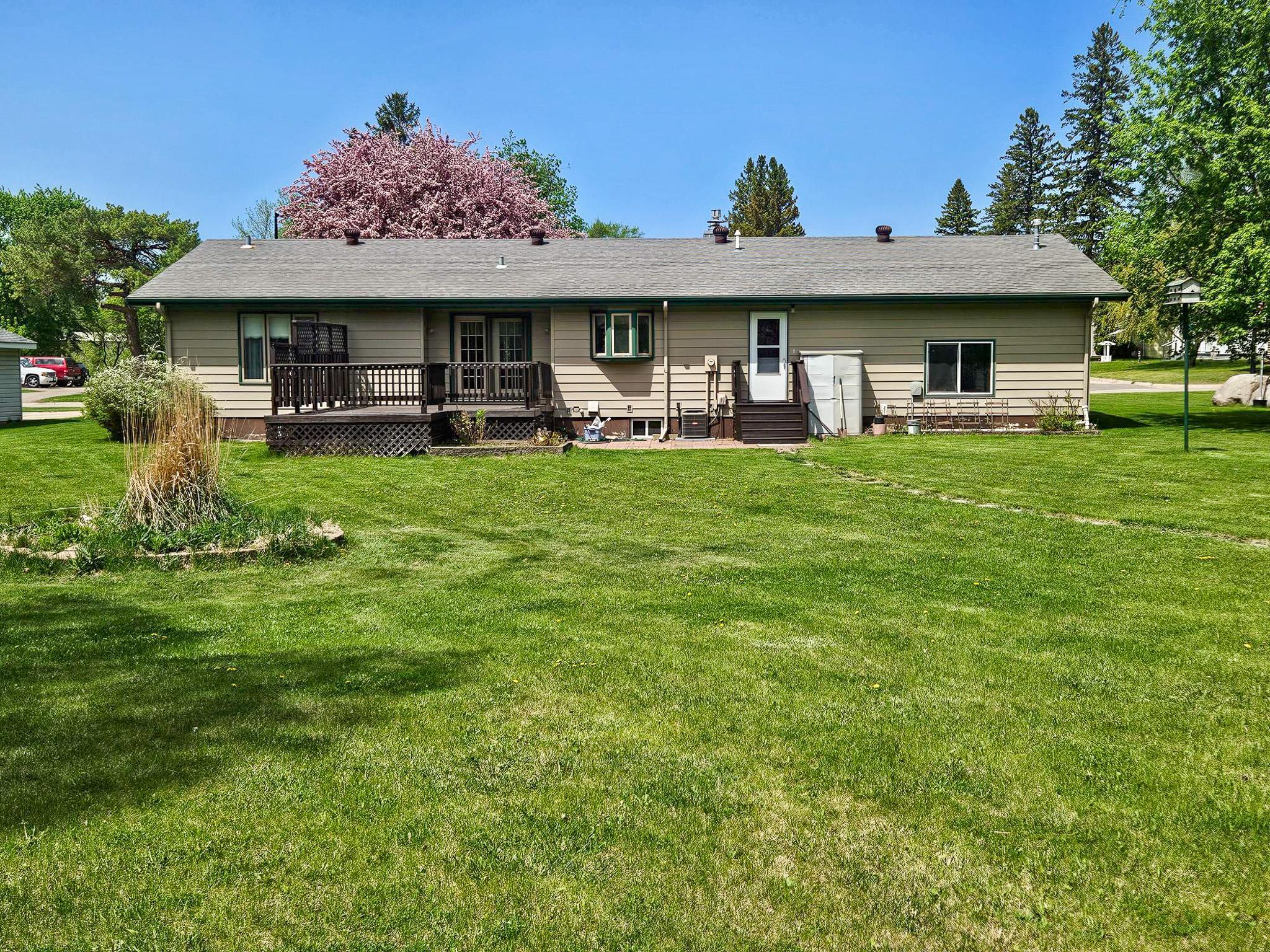 1977 single family home for sale at 116 Nora Street E in Thief River Falls, MN — 3 bed, 2 bath (photo 32 of 42)