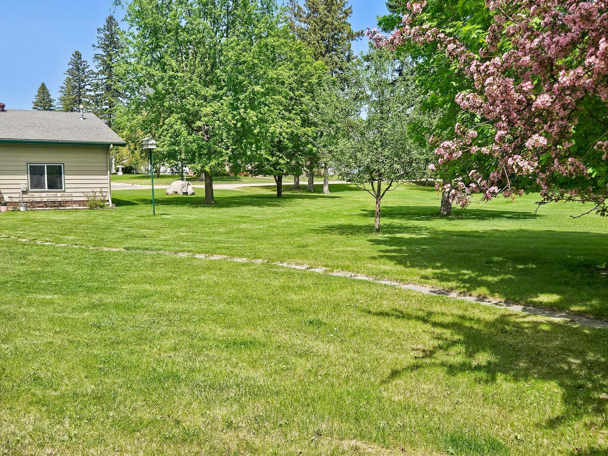 1977 single family home for sale at 116 Nora Street E in Thief River Falls, MN — 3 bed, 2 bath (photo 33 of 42)