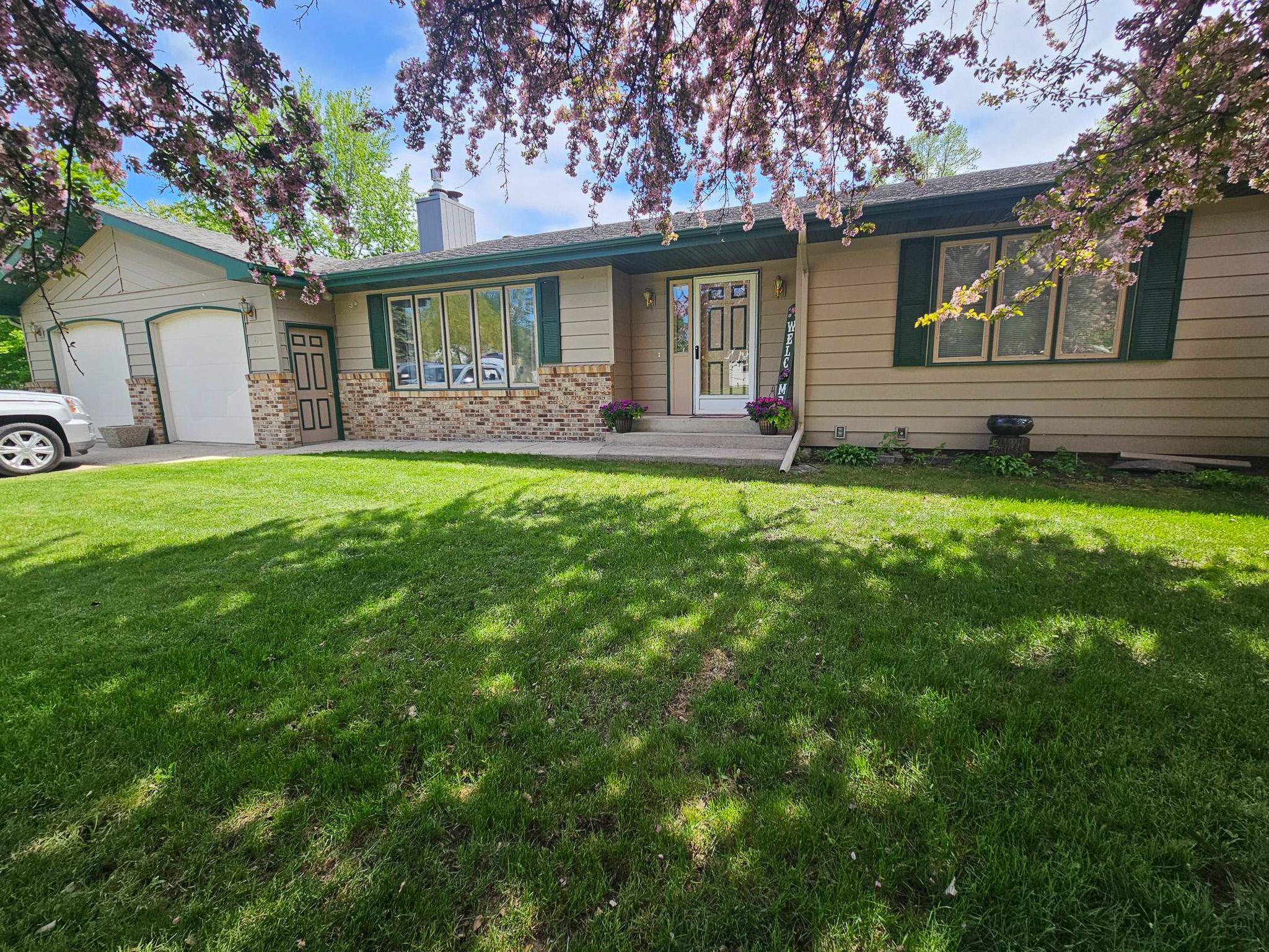 1977 single family home for sale at 116 Nora Street E in Thief River Falls, MN — 3 bed, 2 bath (photo 37 of 42)