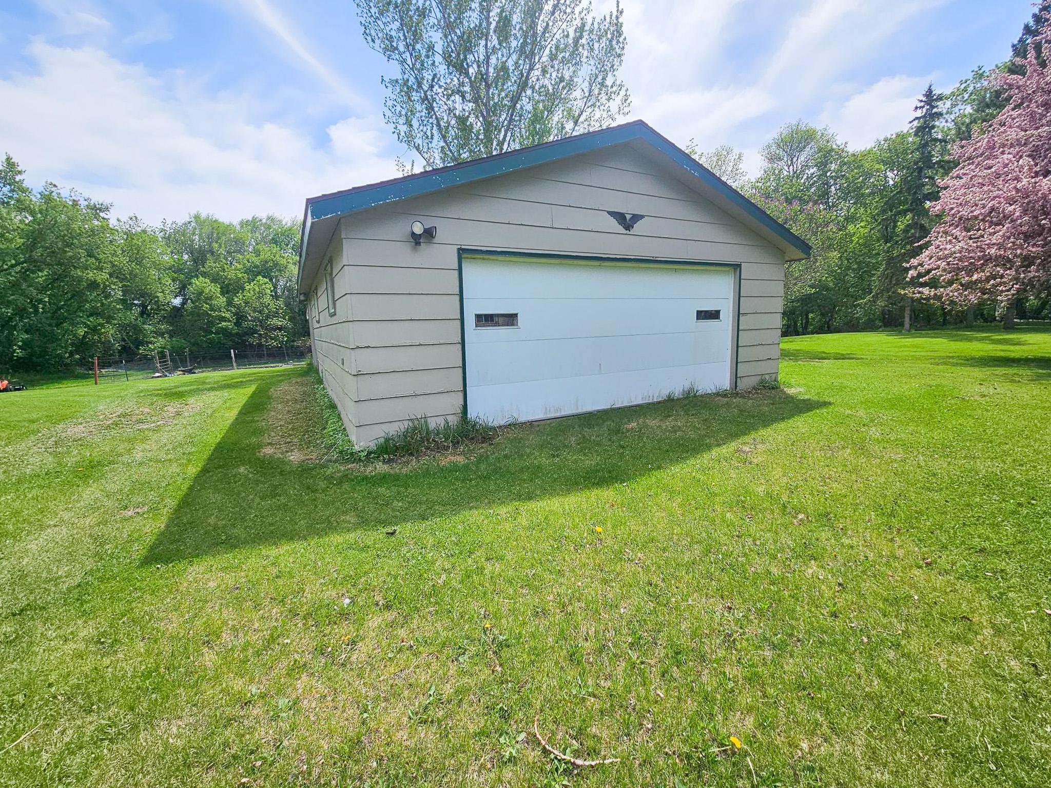 1977 single family home for sale at 116 Nora Street E in Thief River Falls, MN — 3 bed, 2 bath (photo 39 of 42)
