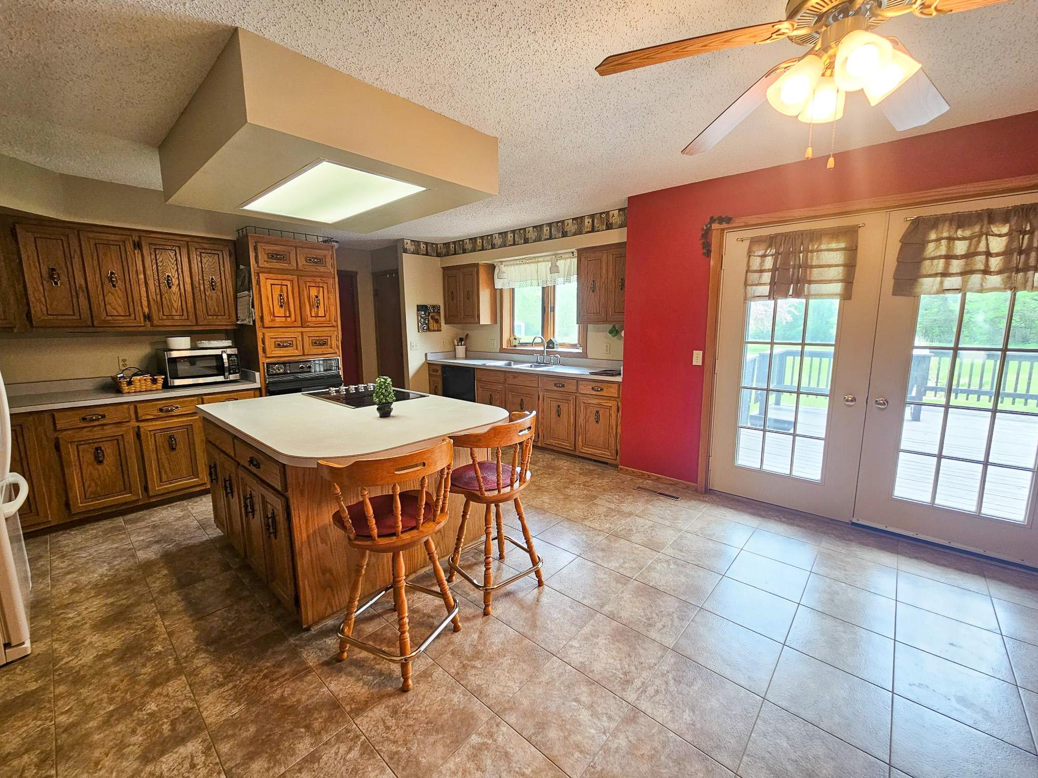 1977 single family home for sale at 116 Nora Street E in Thief River Falls, MN — 3 bed, 2 bath (photo 9 of 42)