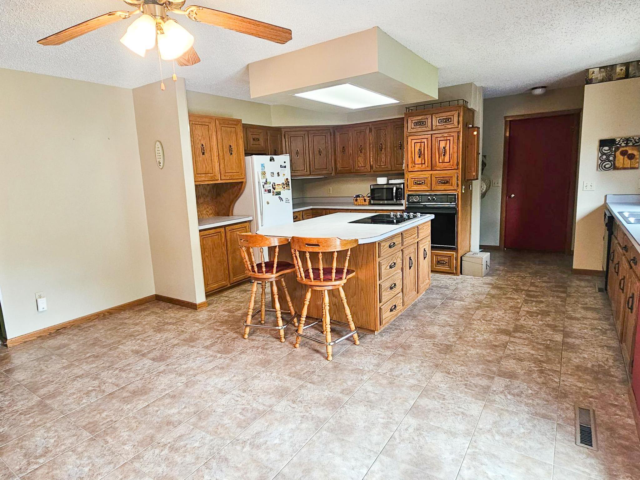1977 single family home for sale at 116 Nora Street E in Thief River Falls, MN — 3 bed, 2 bath (photo 10 of 42)