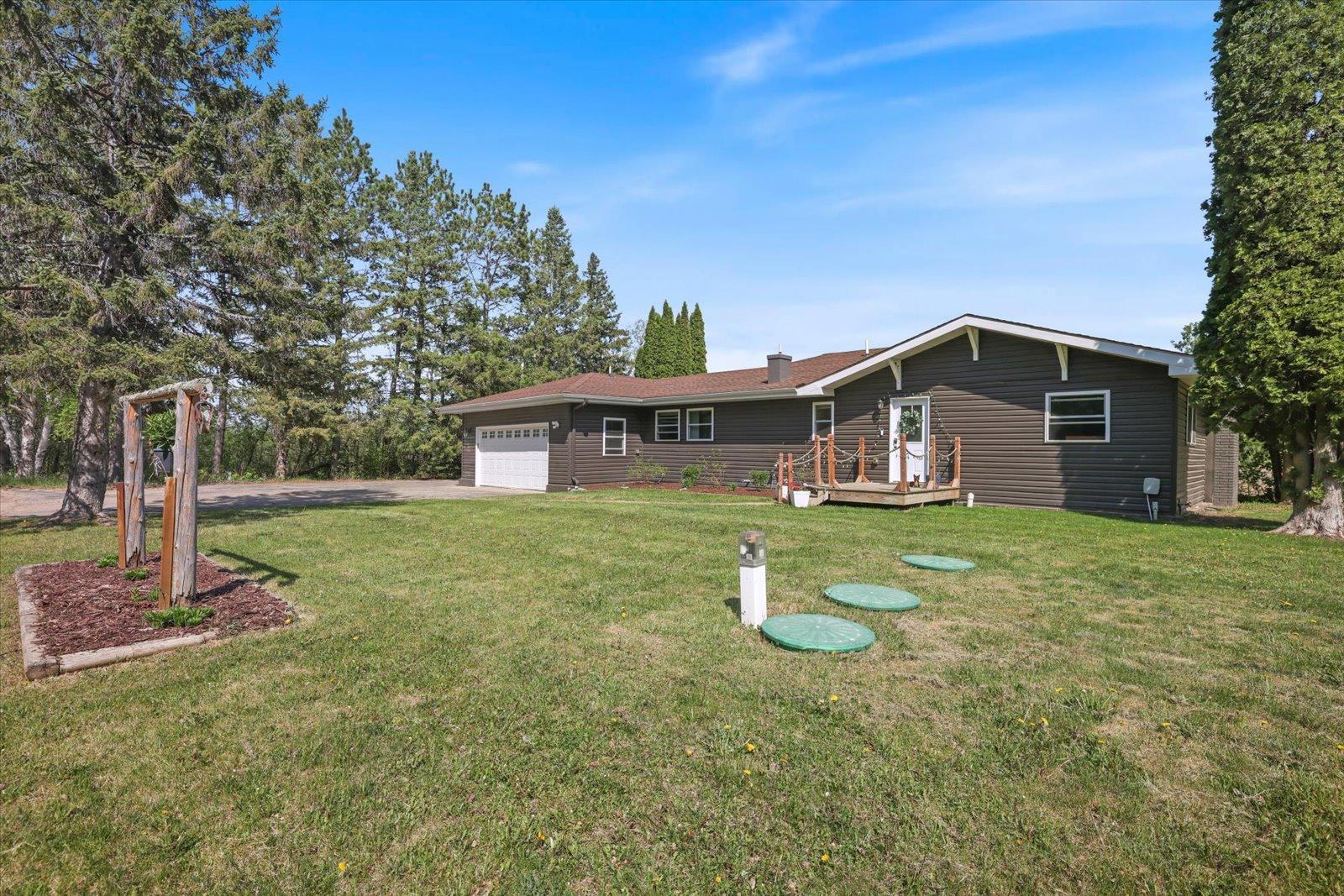 1975 single family home for sale at 42315 County Road 117 in Cohasset, MN — 3 bed, 2 bath (photo 3 of 48)