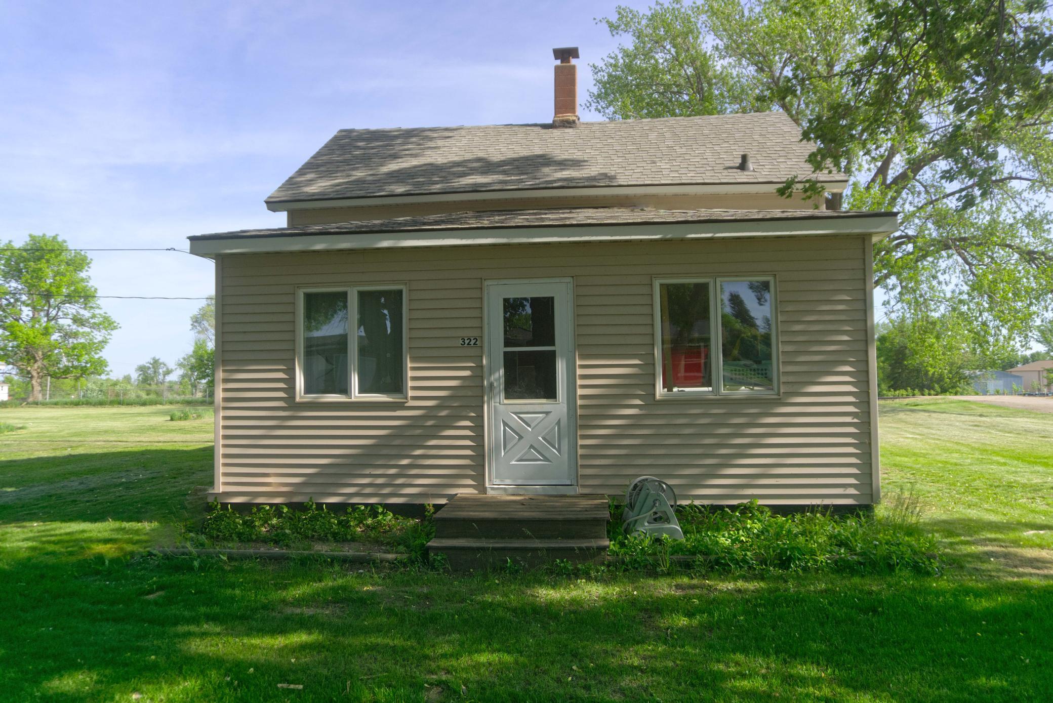 1904 single family home for sale at 322 2nd Street NE in Lidgerwood, ND — 2 bed, 1 bath