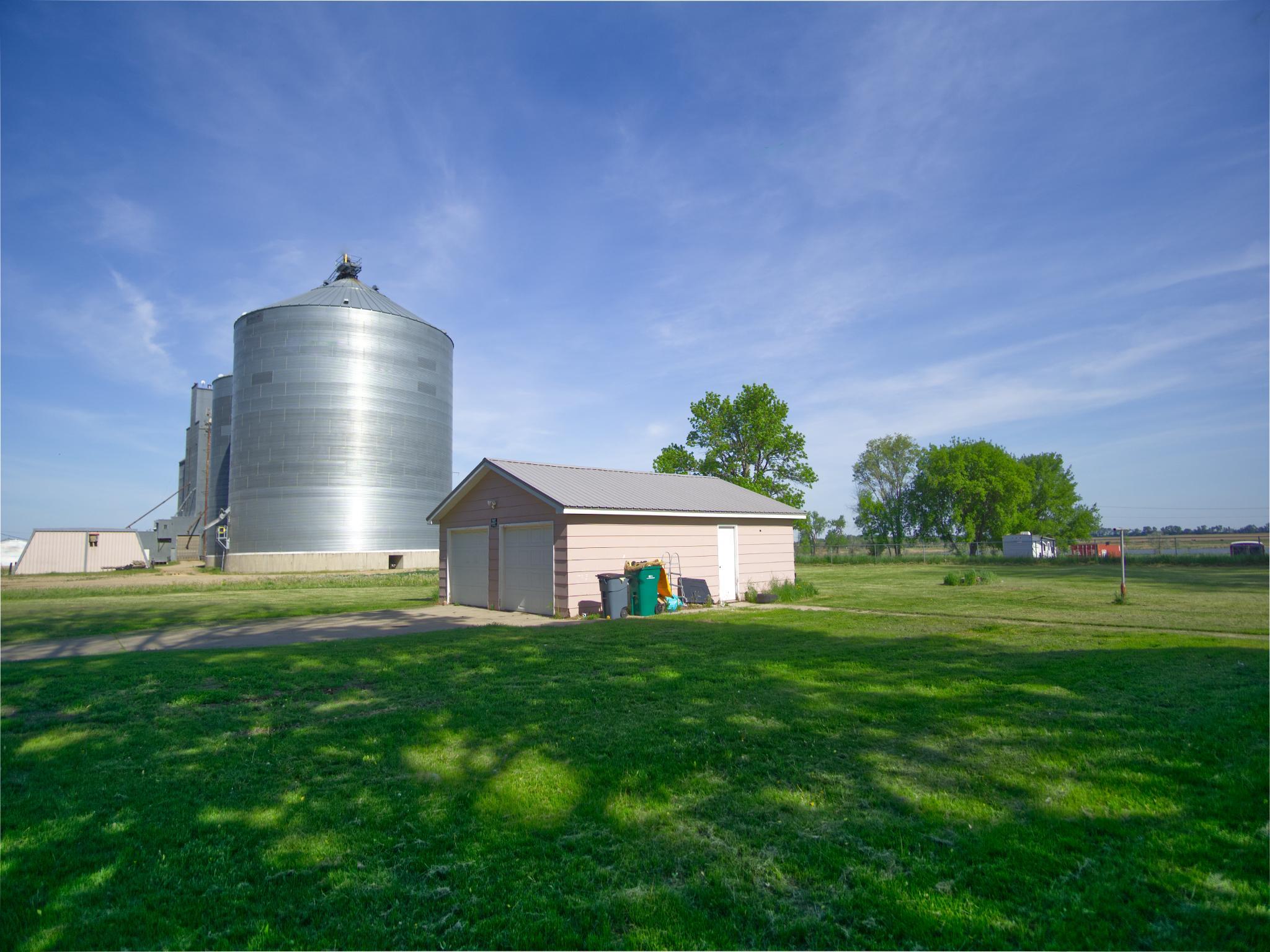 1904 single family home for sale at 322 2nd Street NE in Lidgerwood, ND — 2 bed, 1 bath (photo 4 of 4)