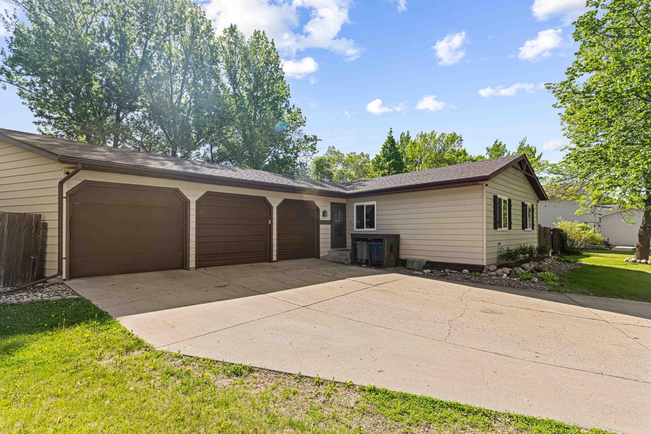 2954 Heatherwood Circle S, Moorhead MN 56560 - Photo 2 of 46