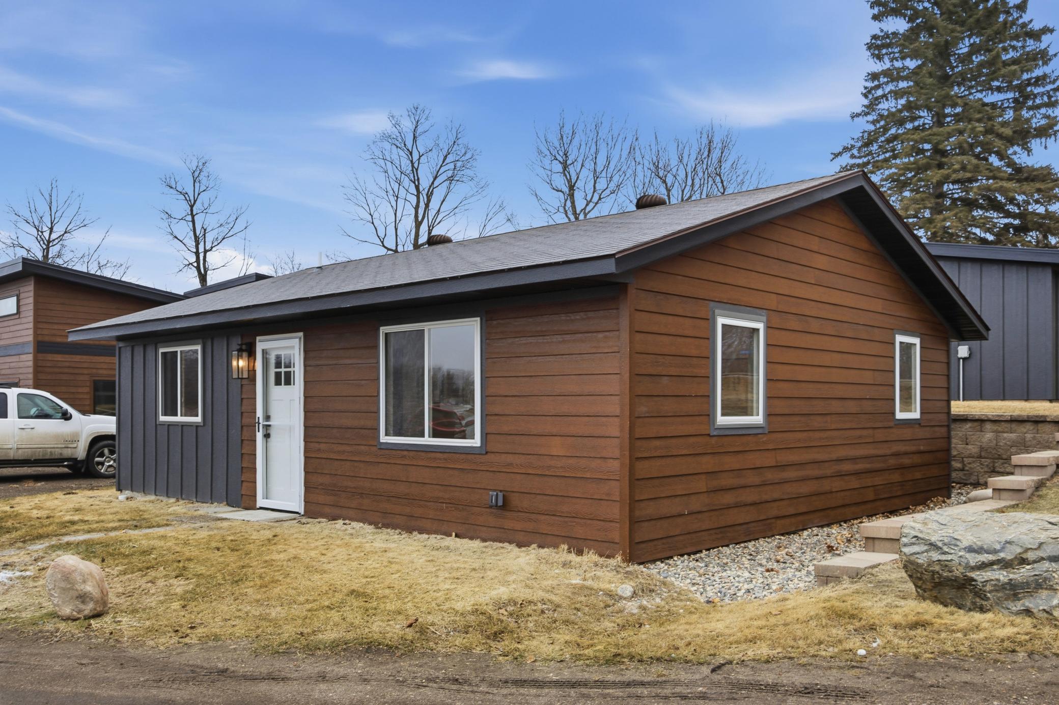 1994 single family home for sale at 51021 Fish Lake Road, Unit #7 in Detroit Lakes, MN — 2 bed, 1 bath (photo 2 of 17)