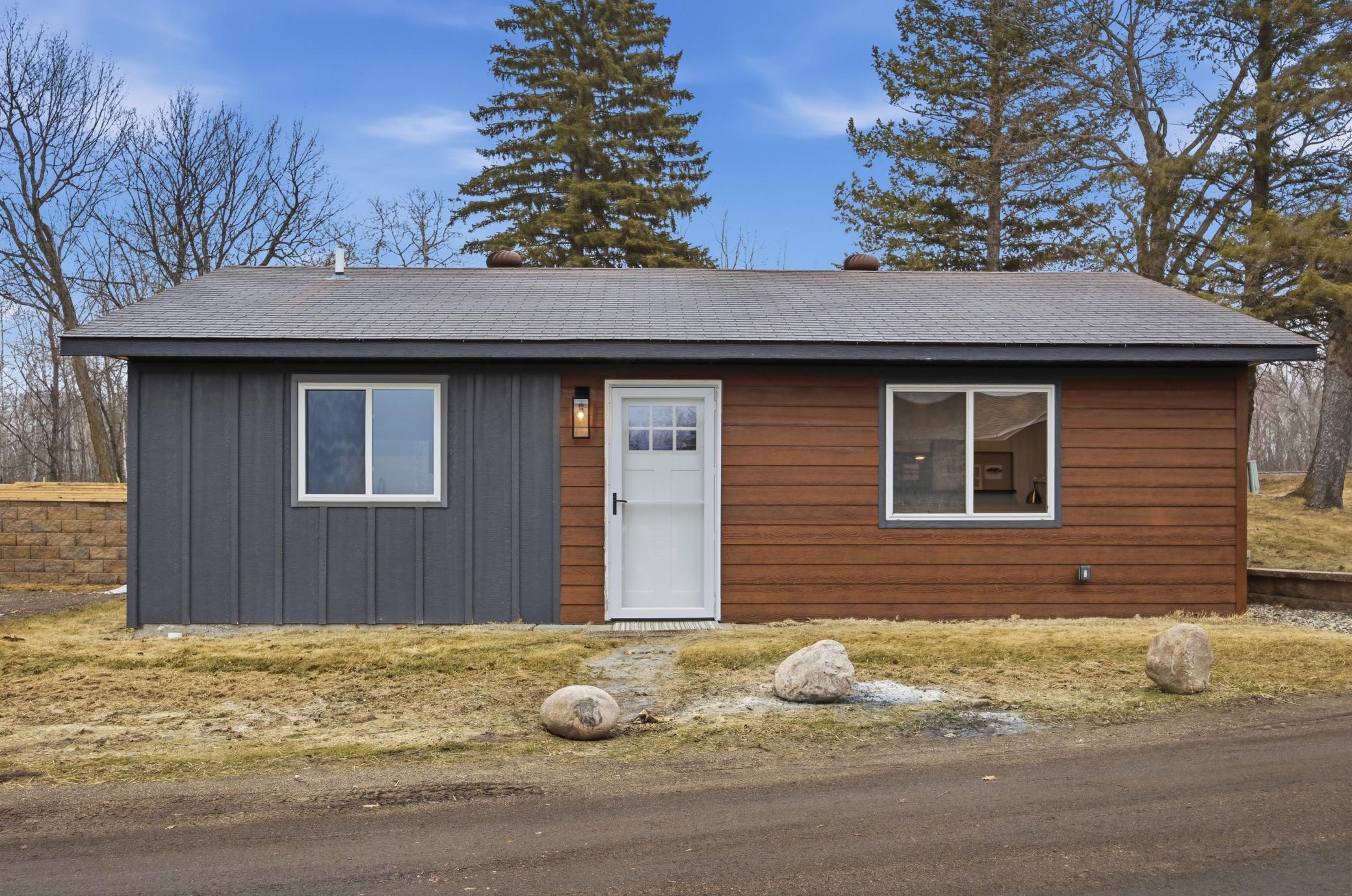 1994 single family home for sale at 51021 Fish Lake Road, Unit #7 in Detroit Lakes, MN — 2 bed, 1 bath (photo 3 of 17)