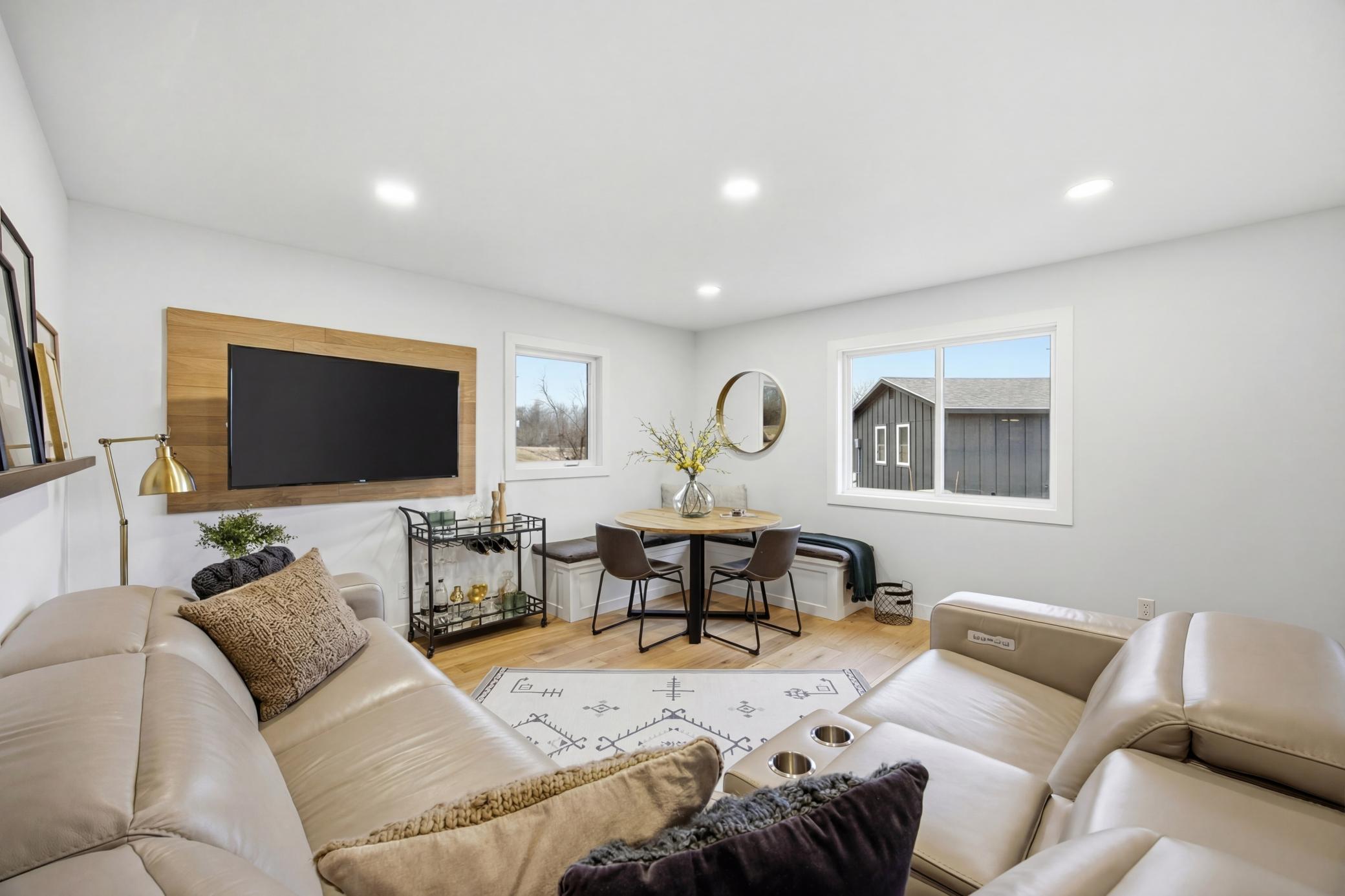 1994 single family home for sale at 51021 Fish Lake Road, Unit #7 in Detroit Lakes, MN — 2 bed, 1 bath (photo 8 of 17)