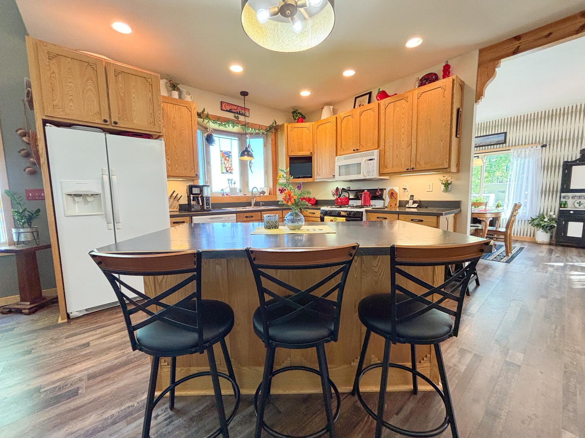 1980 single family home for sale at 21447 Sunny Drive in Fergus Falls, MN — 3 bed, 2 bath (photo 13 of 75)